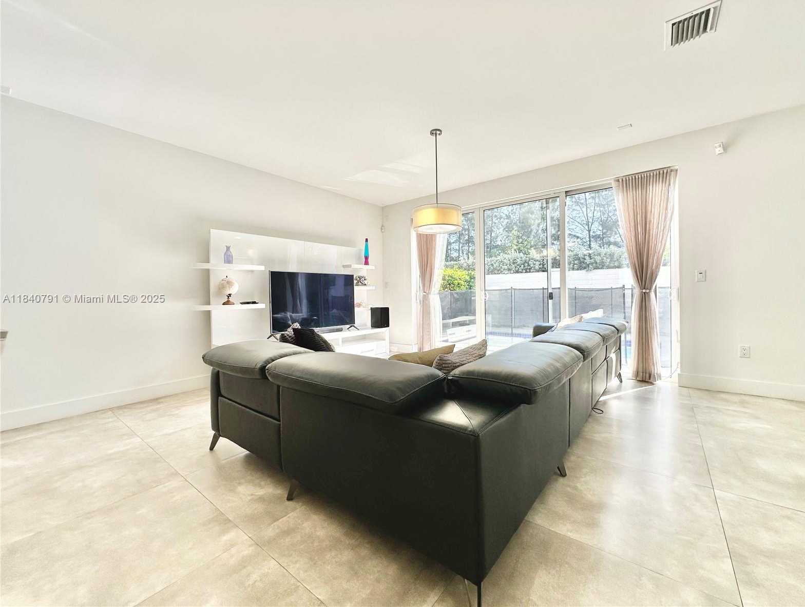 Small Image of 7459 NORTH WEST 97TH CT, Doral Number 22
