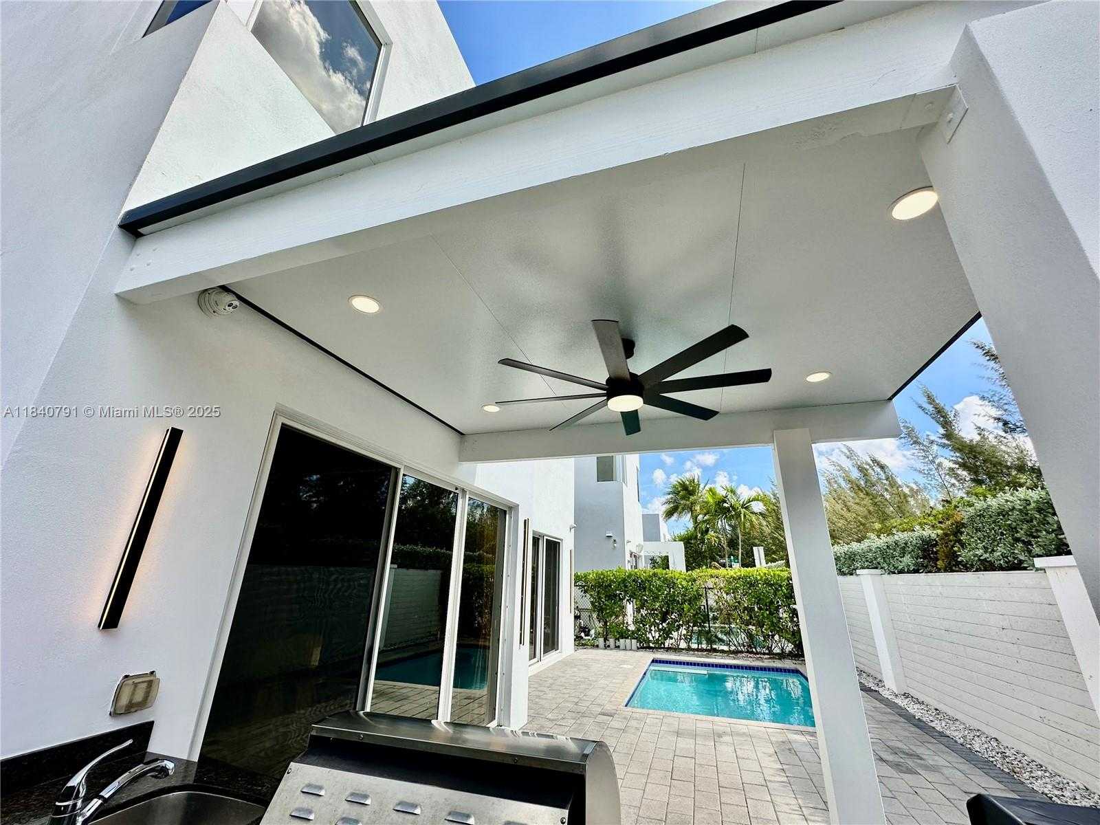 Small Image of 7459 NORTH WEST 97TH CT, Doral Number 35