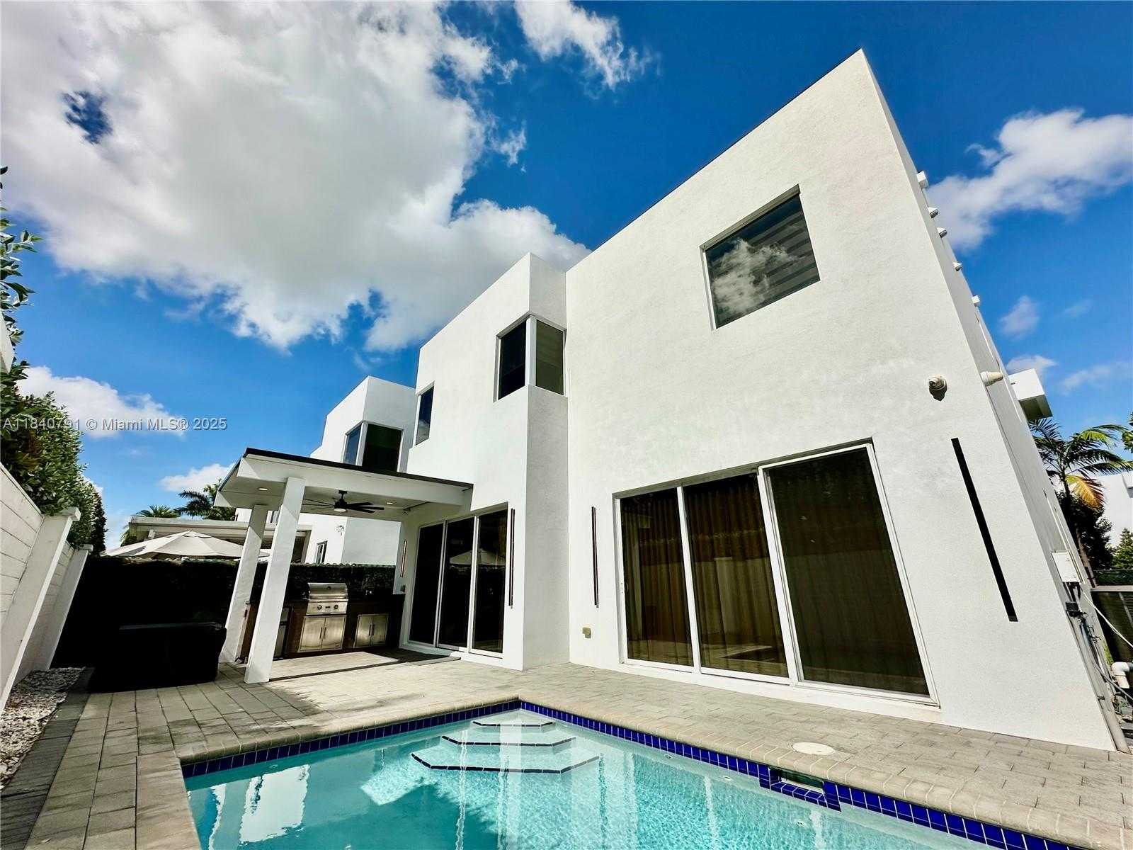 Small Image of 7459 NORTH WEST 97TH CT, Doral Number 40