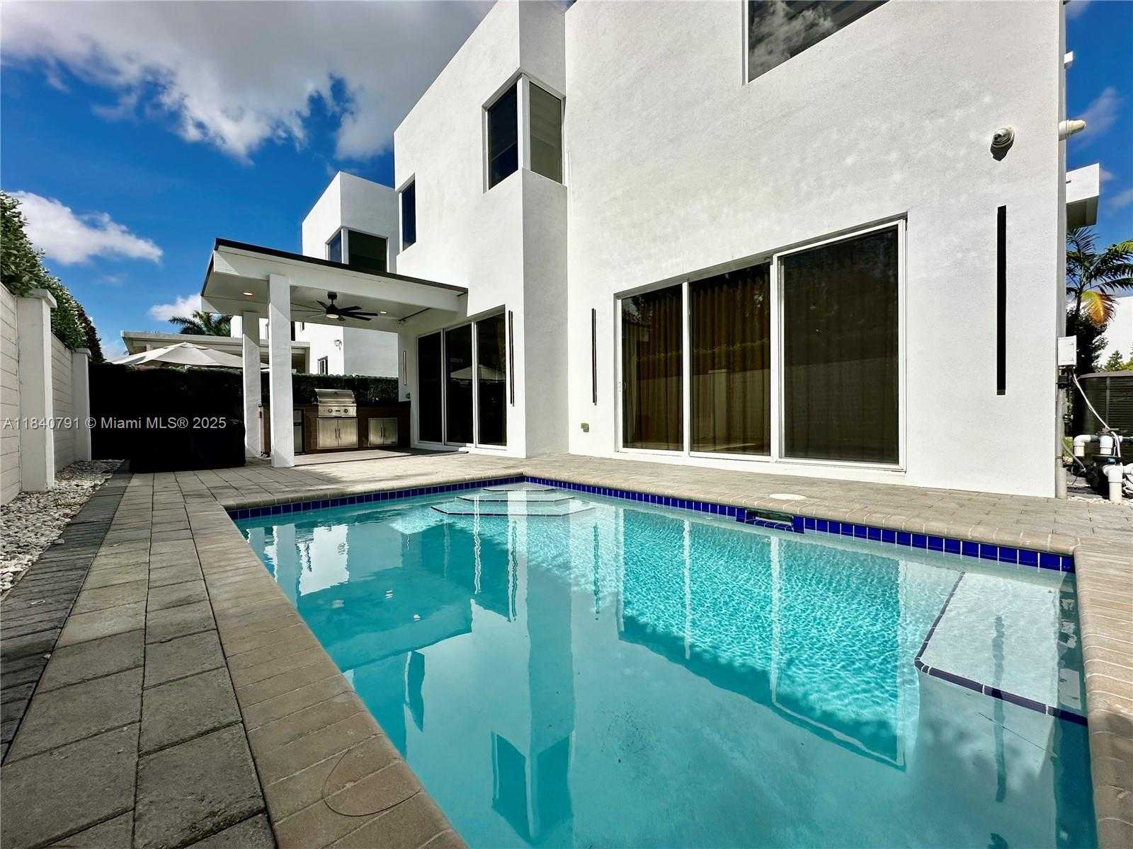 Small Image of 7459 NORTH WEST 97TH CT, Doral Number 41