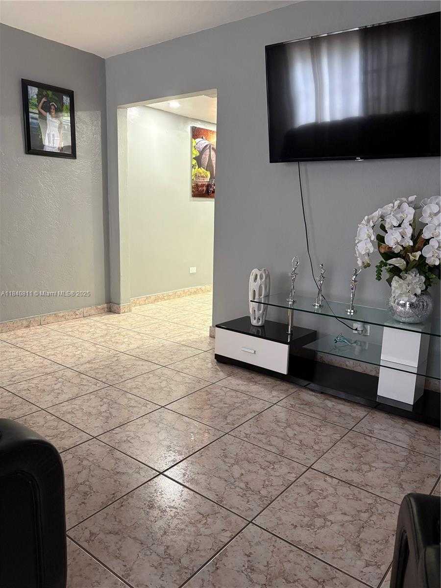 Small Image of 821 EAST 13TH ST, Hialeah Number 10