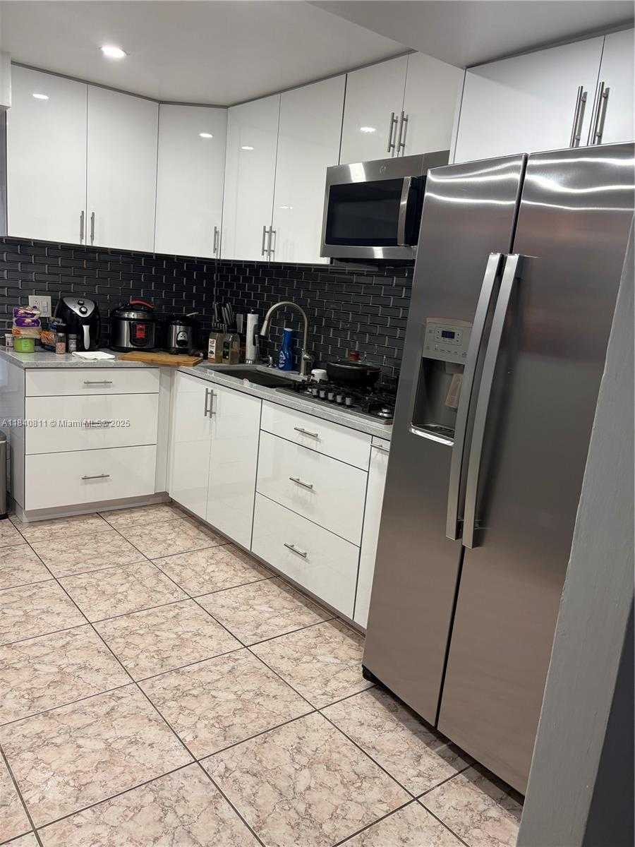 Small Image of 821 EAST 13TH ST, Hialeah Number 11