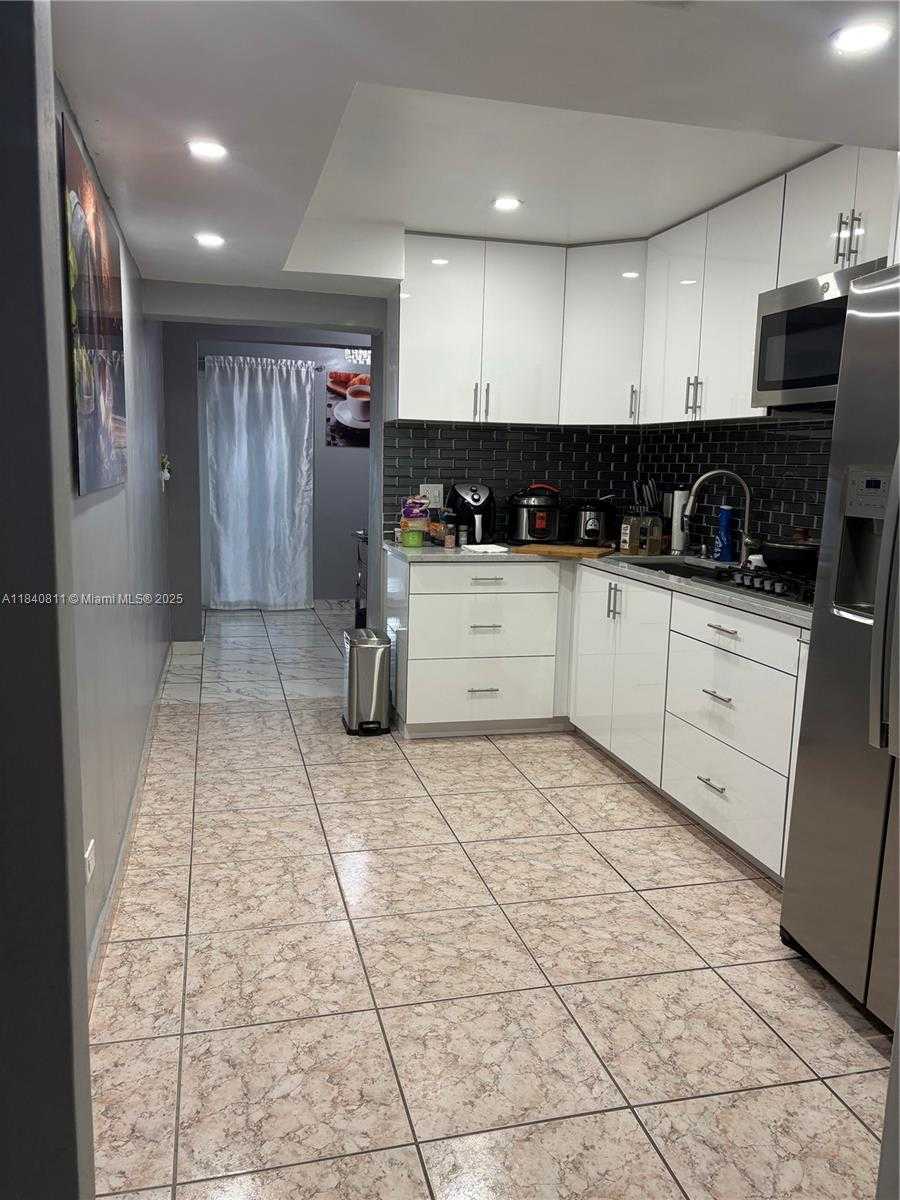 Small Image of 821 EAST 13TH ST, Hialeah Number 12