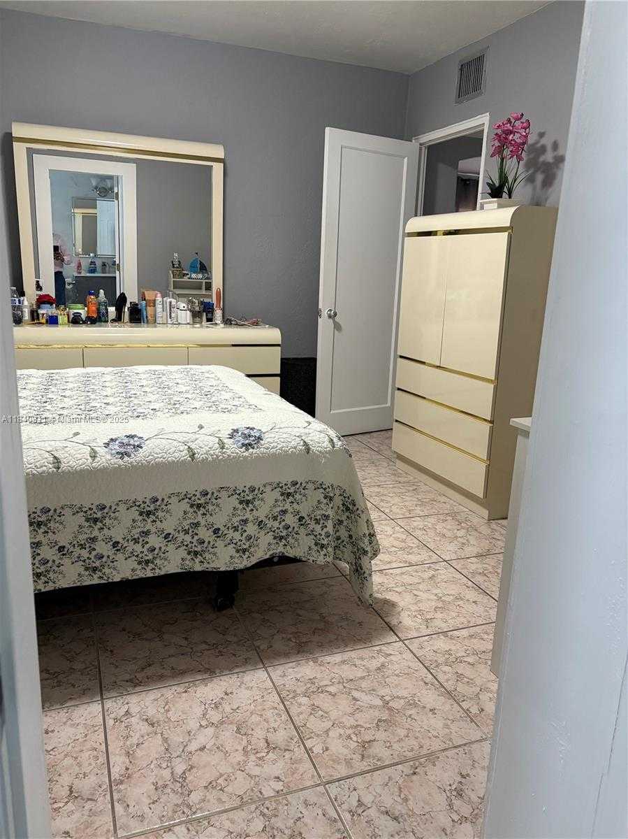 Small Image of 821 EAST 13TH ST, Hialeah Number 19