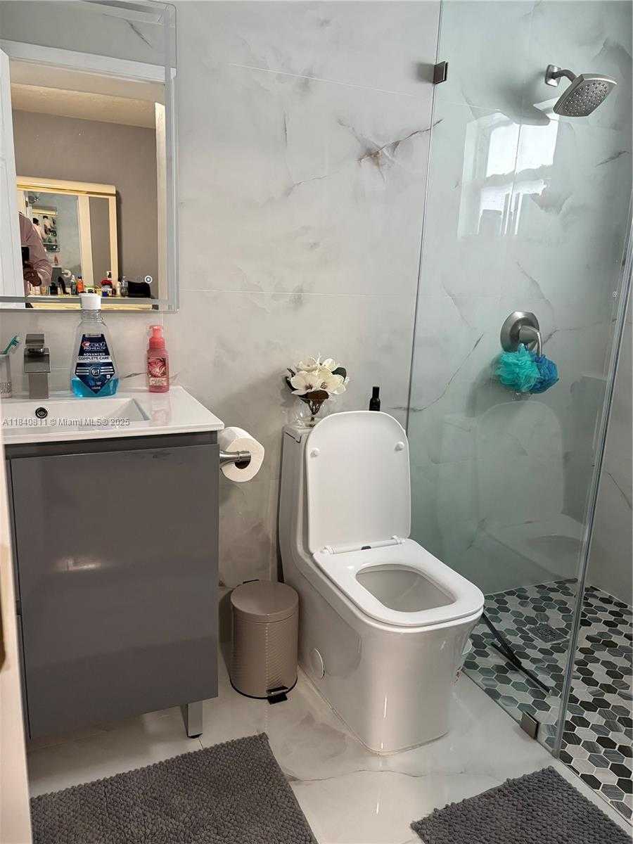 Small Image of 821 EAST 13TH ST, Hialeah Number 20