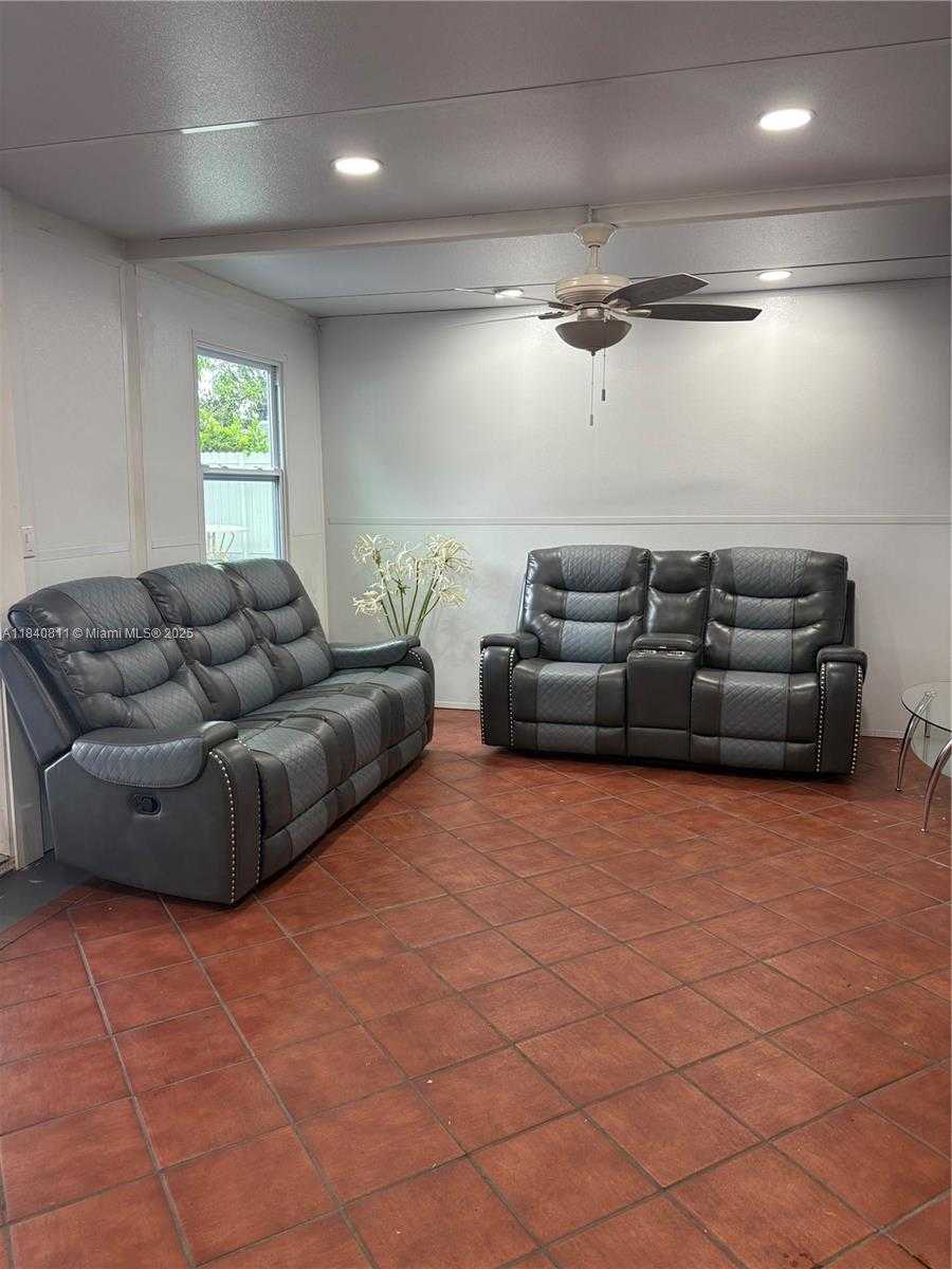 Small Image of 821 EAST 13TH ST, Hialeah Number 24