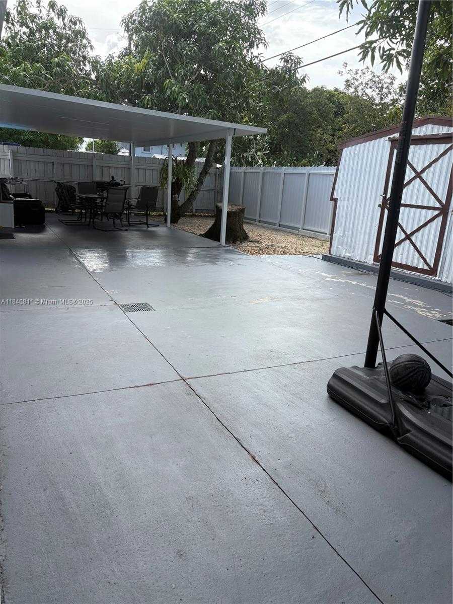 Small Image of 821 EAST 13TH ST, Hialeah Number 27