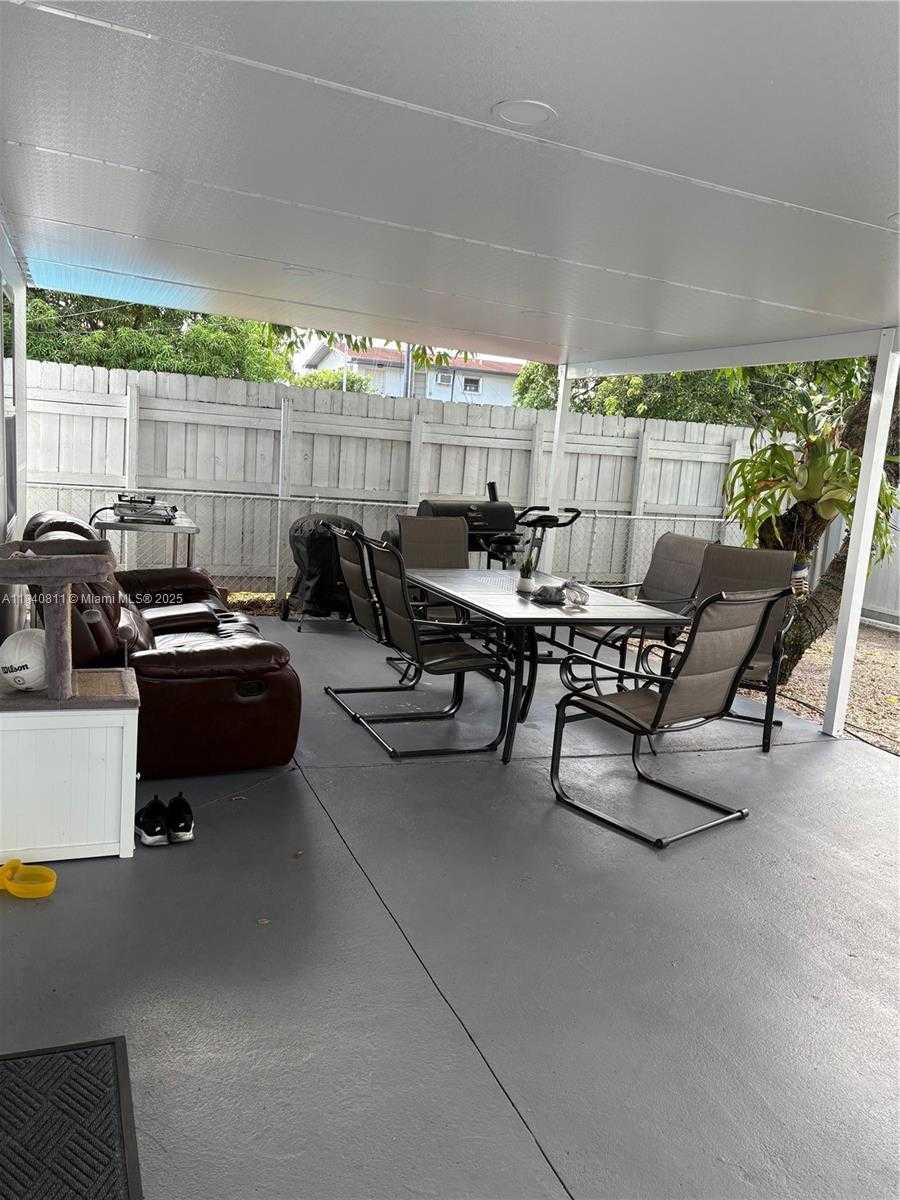 Small Image of 821 EAST 13TH ST, Hialeah Number 28