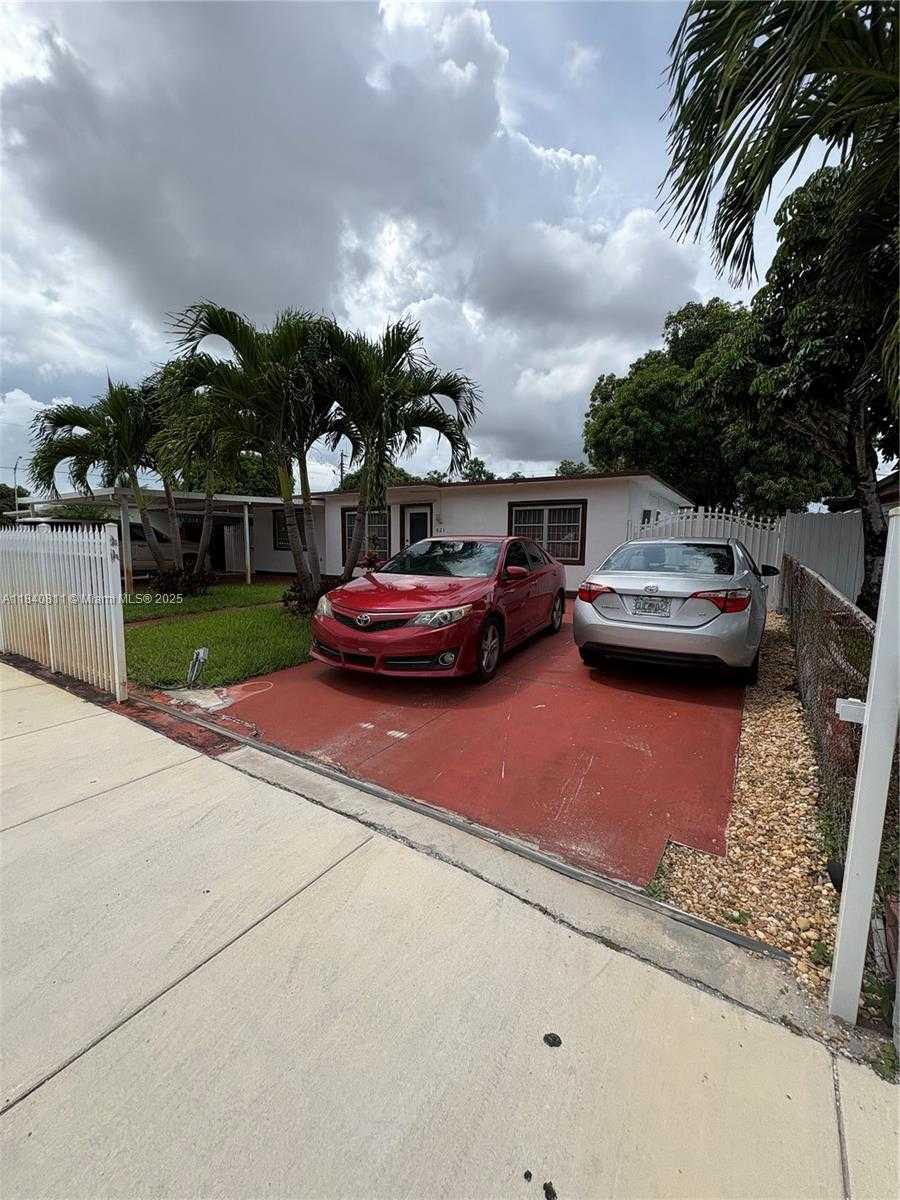 Small Image of 821 EAST 13TH ST, Hialeah Number 5