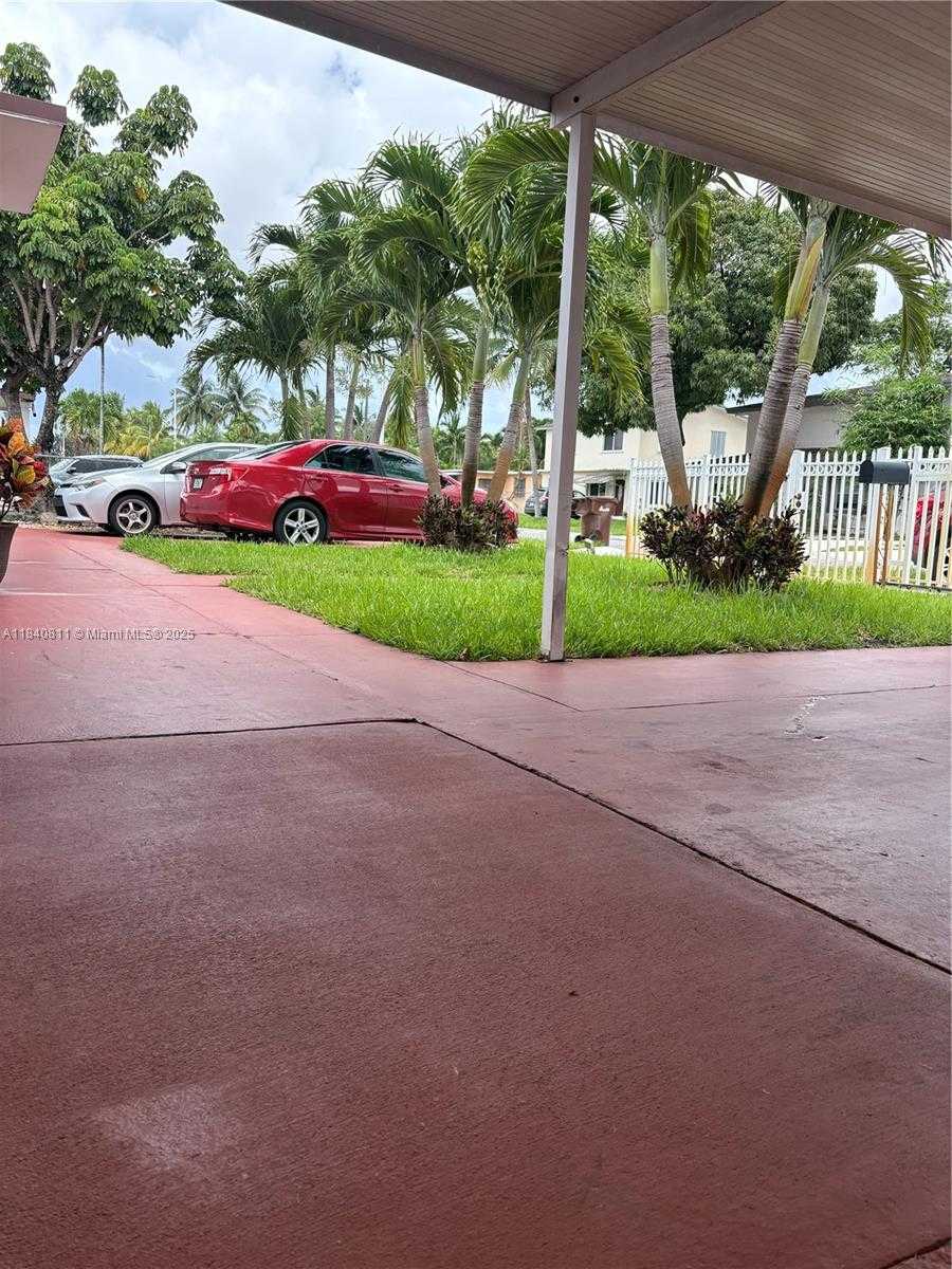 Small Image of 821 EAST 13TH ST, Hialeah Number 7