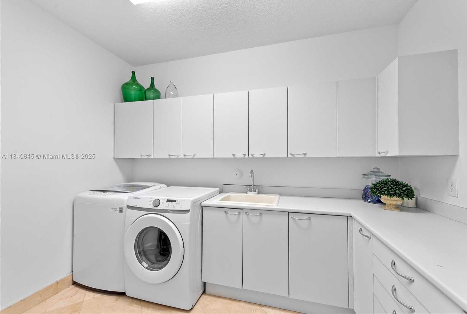 Small Image of 2684 RIVIERA CT, Weston Number 26