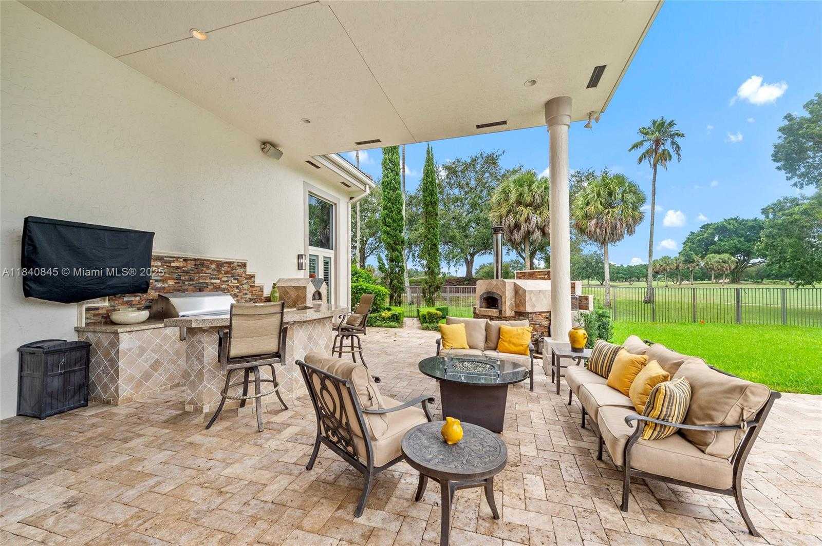 Small Image of 2684 RIVIERA CT, Weston Number 30