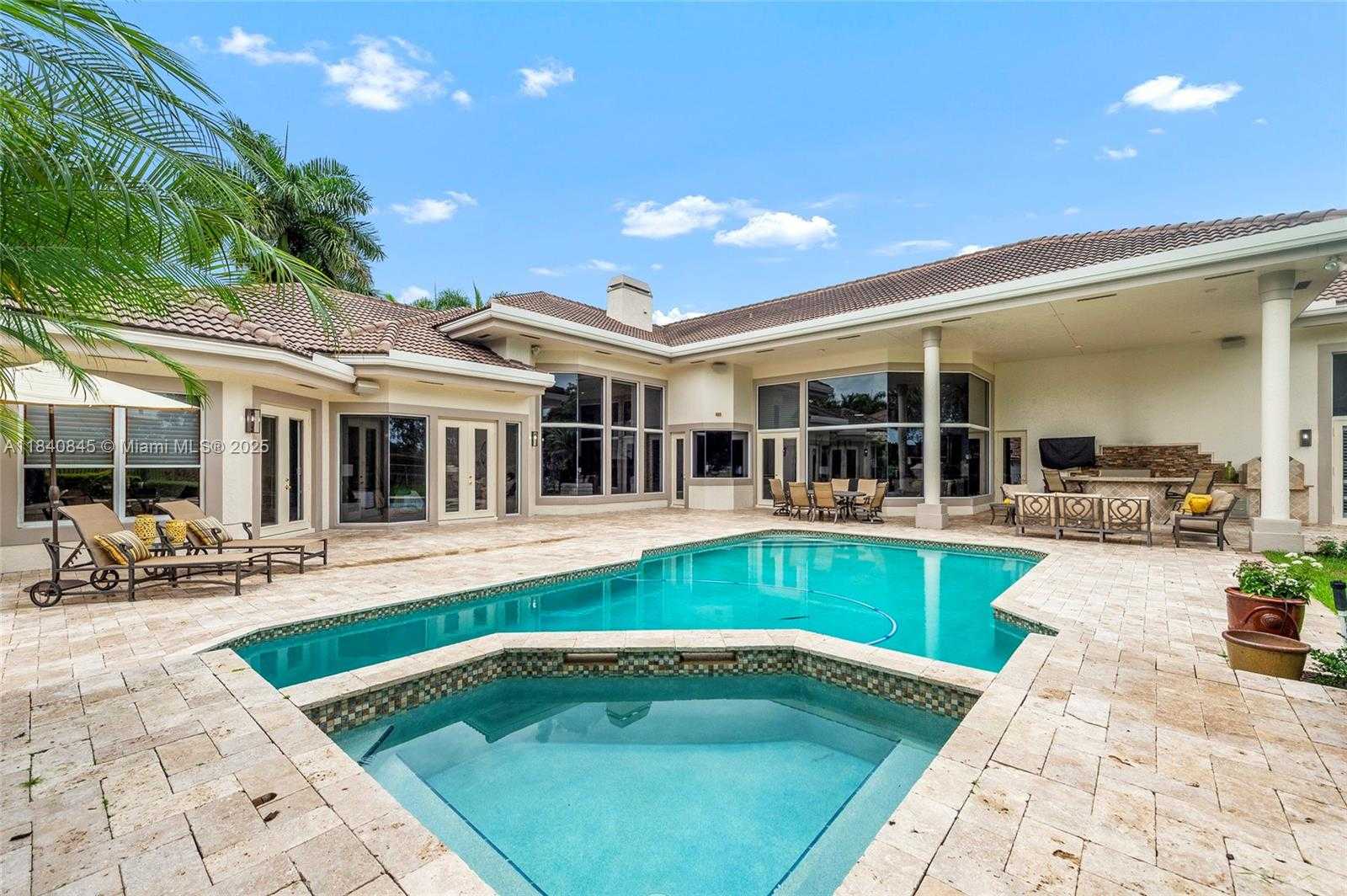 Small Image of 2684 RIVIERA CT, Weston Number 33