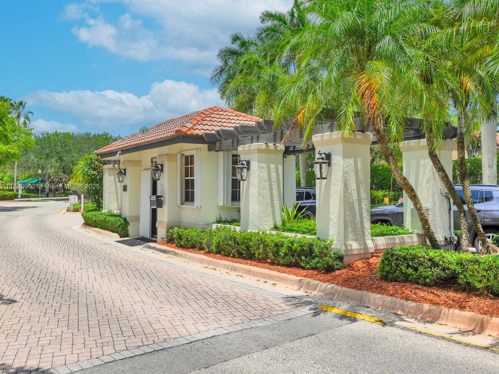 Small Image of 933 FALLING WATER RD, Weston Number 2