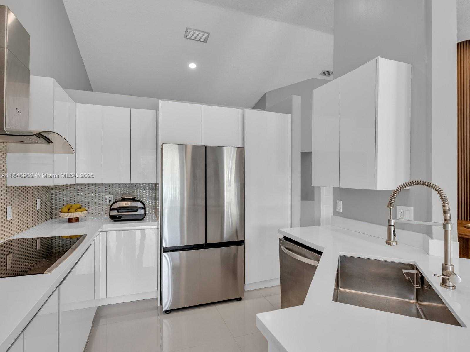 Small Image of 933 FALLING WATER RD, Weston Number 23