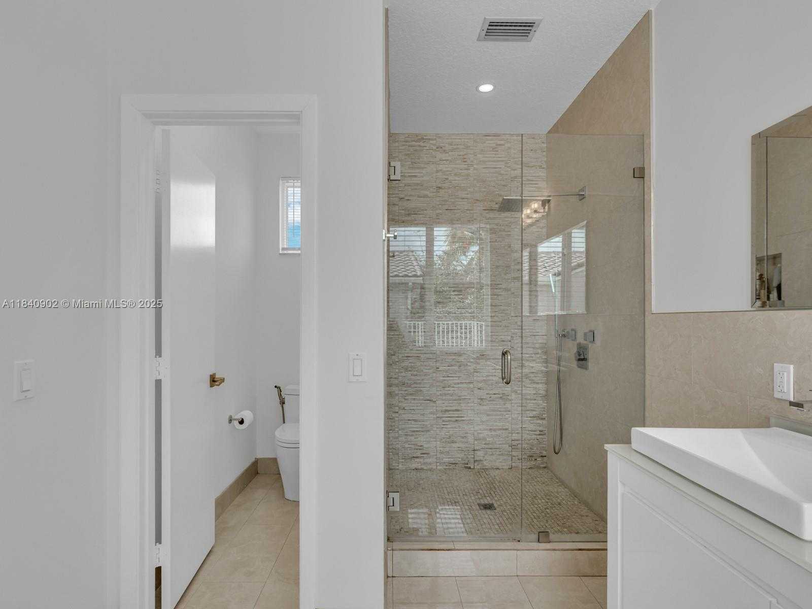 Small Image of 933 FALLING WATER RD, Weston Number 30
