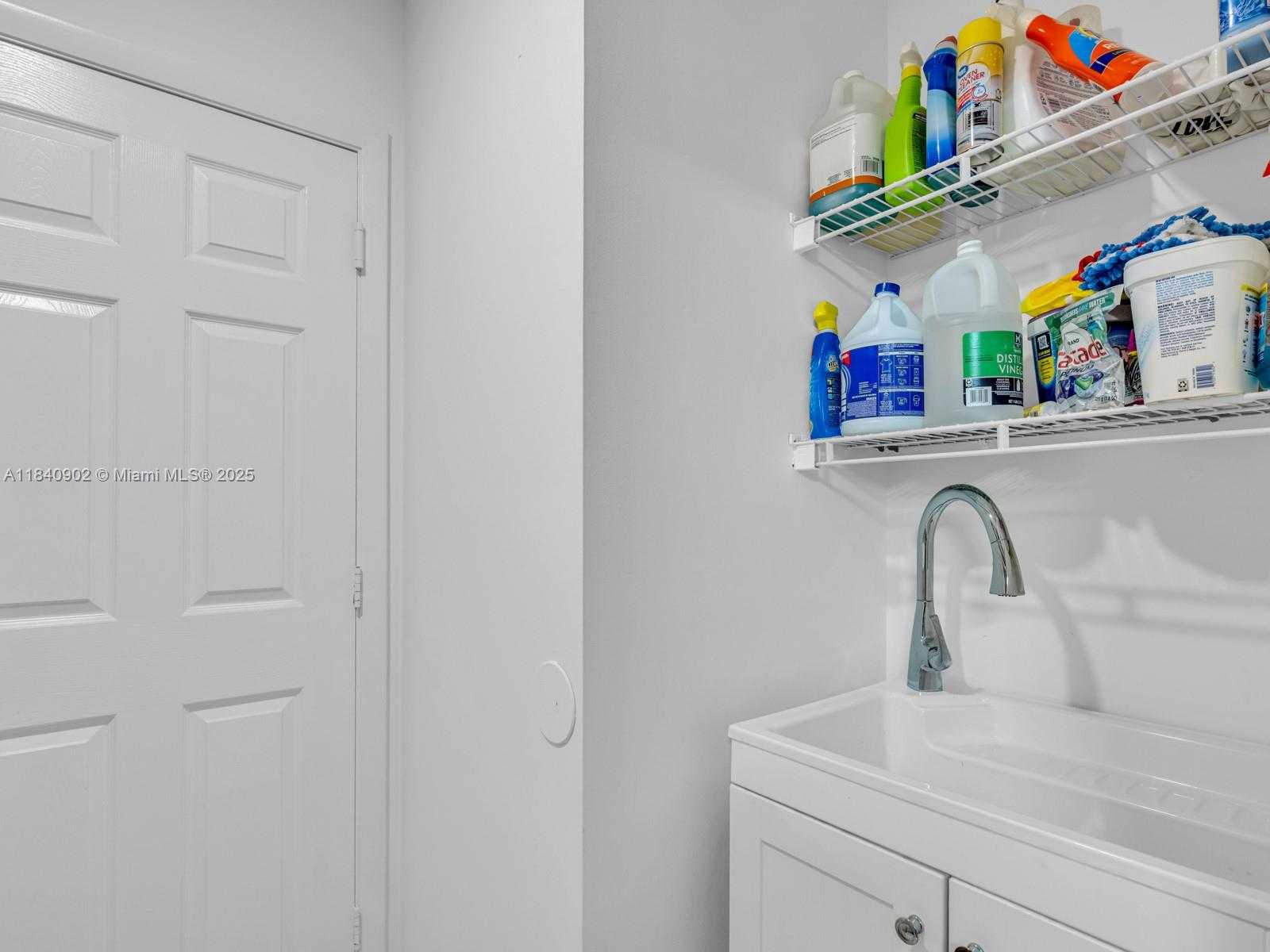 Small Image of 933 FALLING WATER RD, Weston Number 37