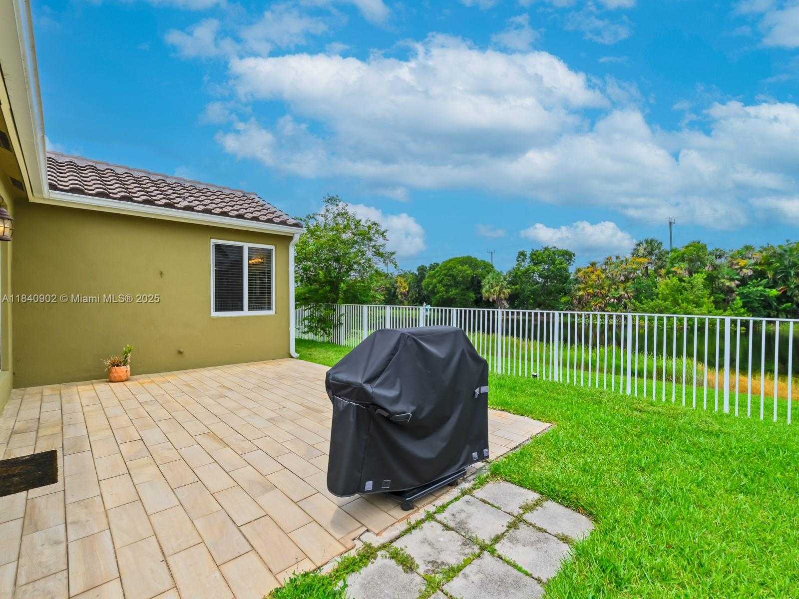 Small Image of 933 FALLING WATER RD, Weston Number 42