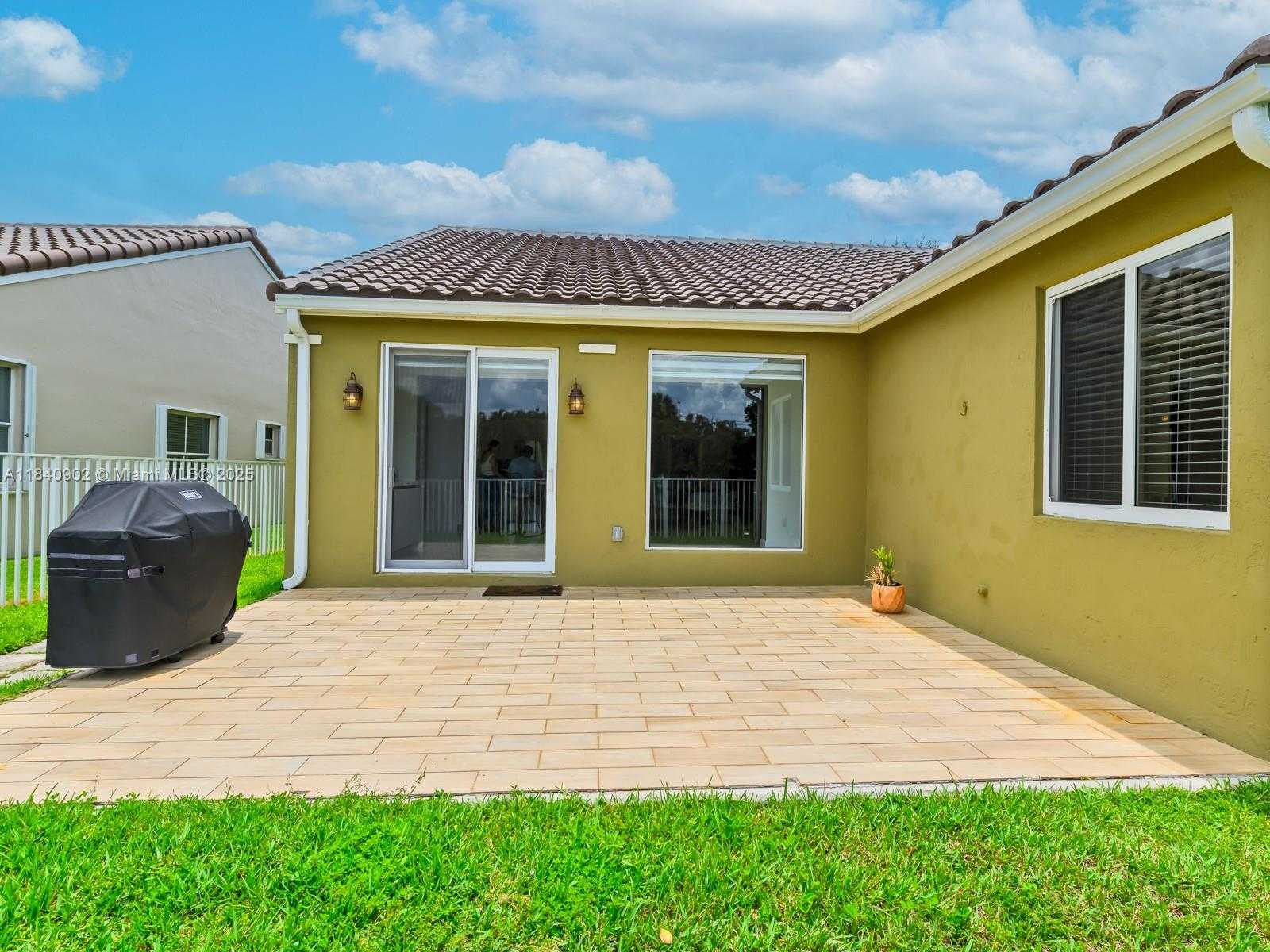 Small Image of 933 FALLING WATER RD, Weston Number 43