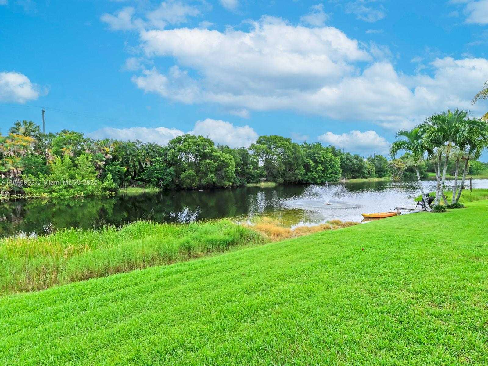Small Image of 933 FALLING WATER RD, Weston Number 45
