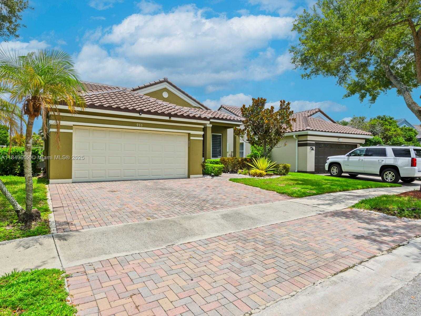 Small Image of 933 FALLING WATER RD, Weston Number 5