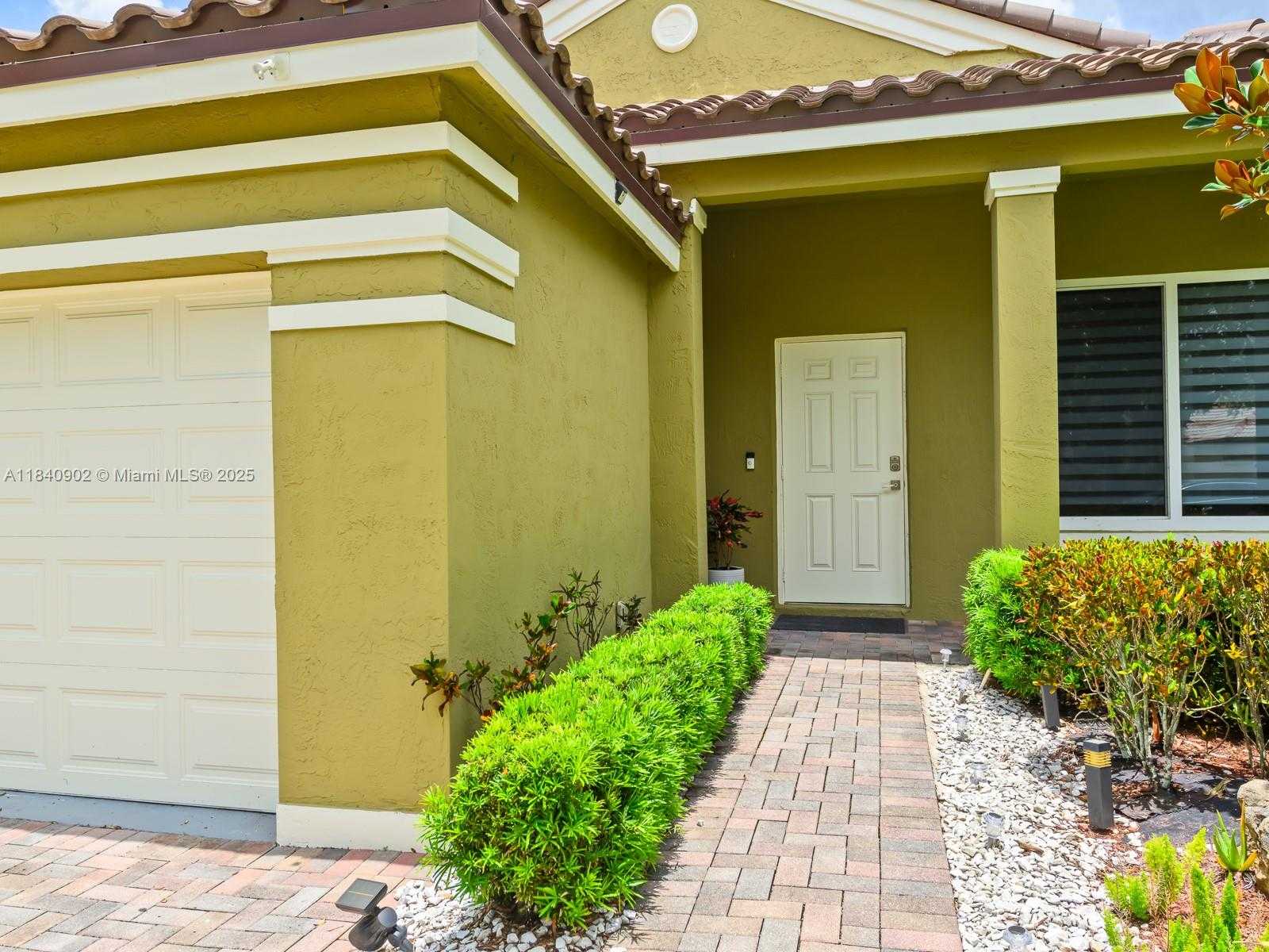 Small Image of 933 FALLING WATER RD, Weston Number 7