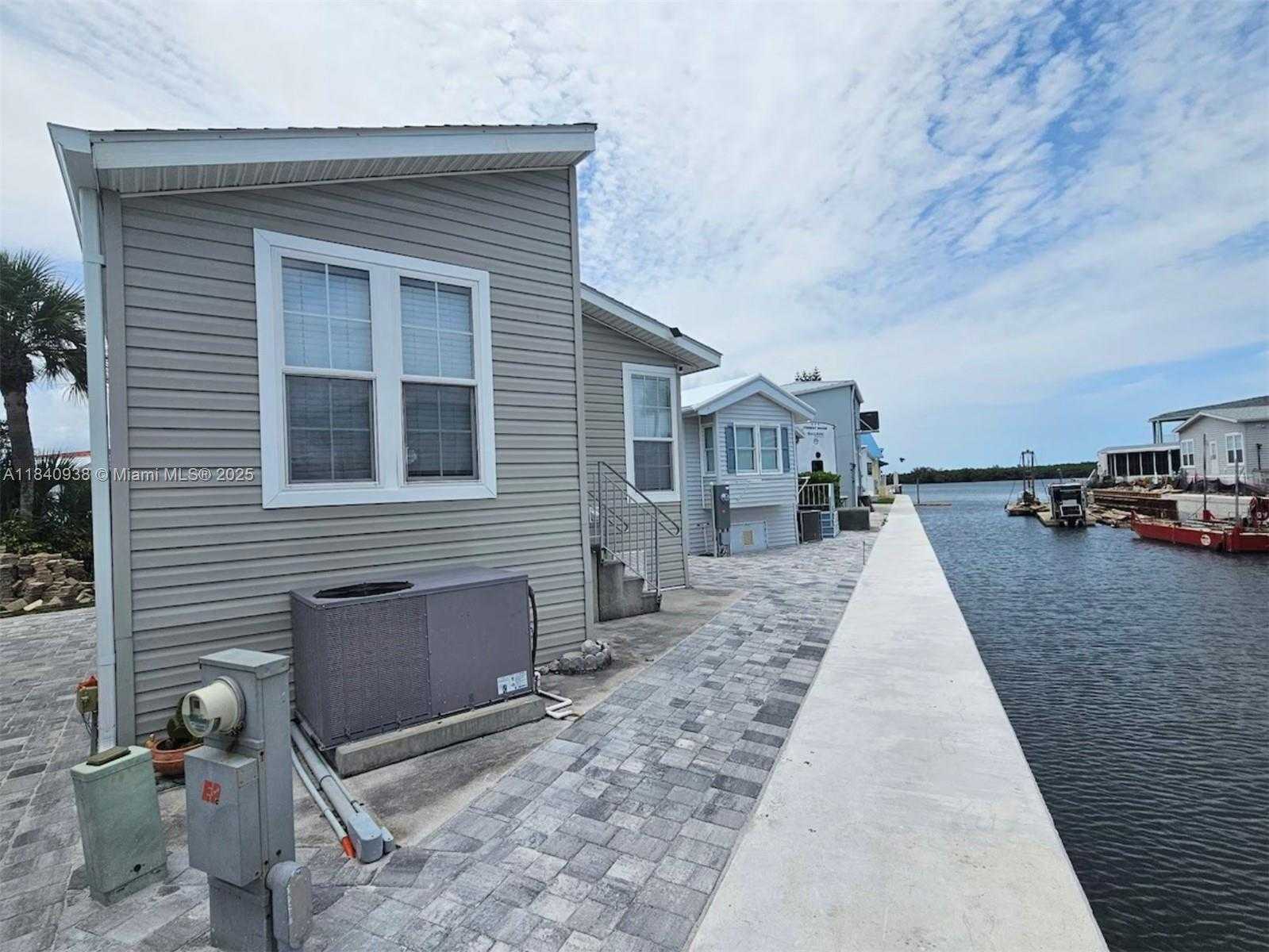 Small Image of 166 NETTLES BLVD, Jensen Beach Number 13