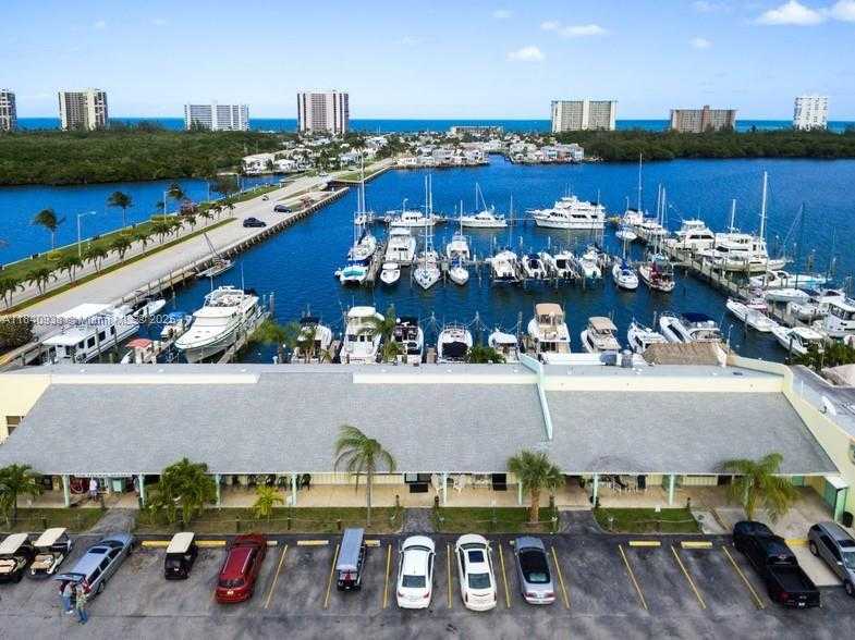 Small Image of 166 NETTLES BLVD, Jensen Beach Number 14