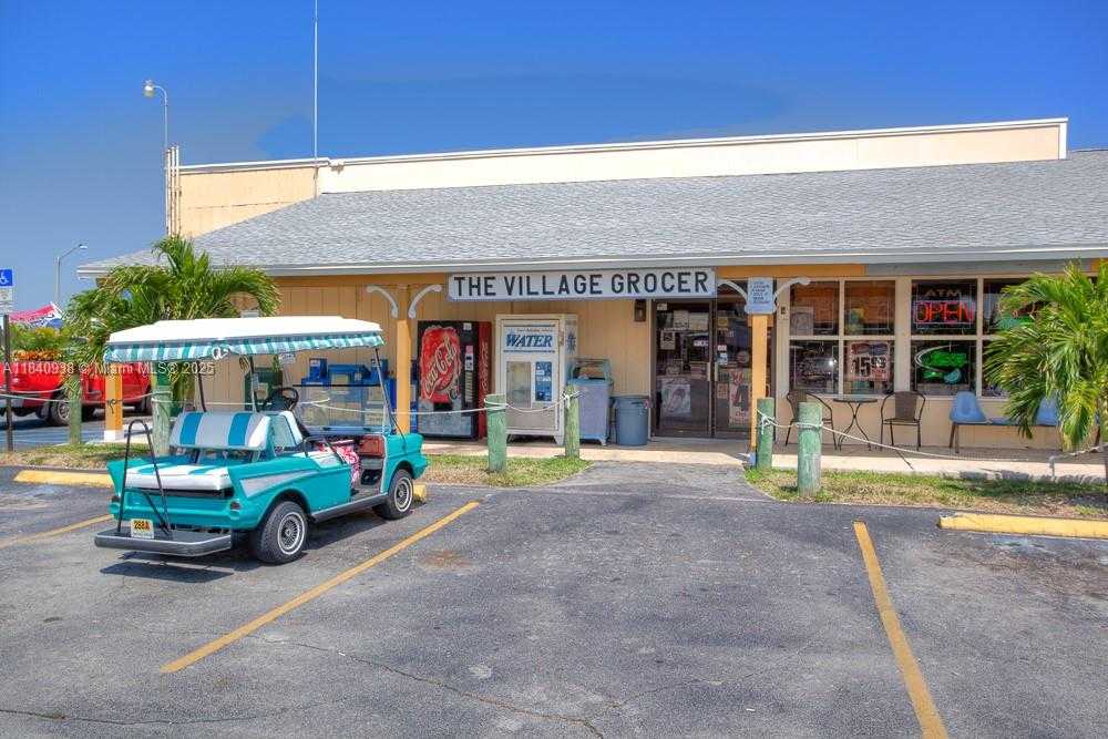 Small Image of 166 NETTLES BLVD, Jensen Beach Number 17