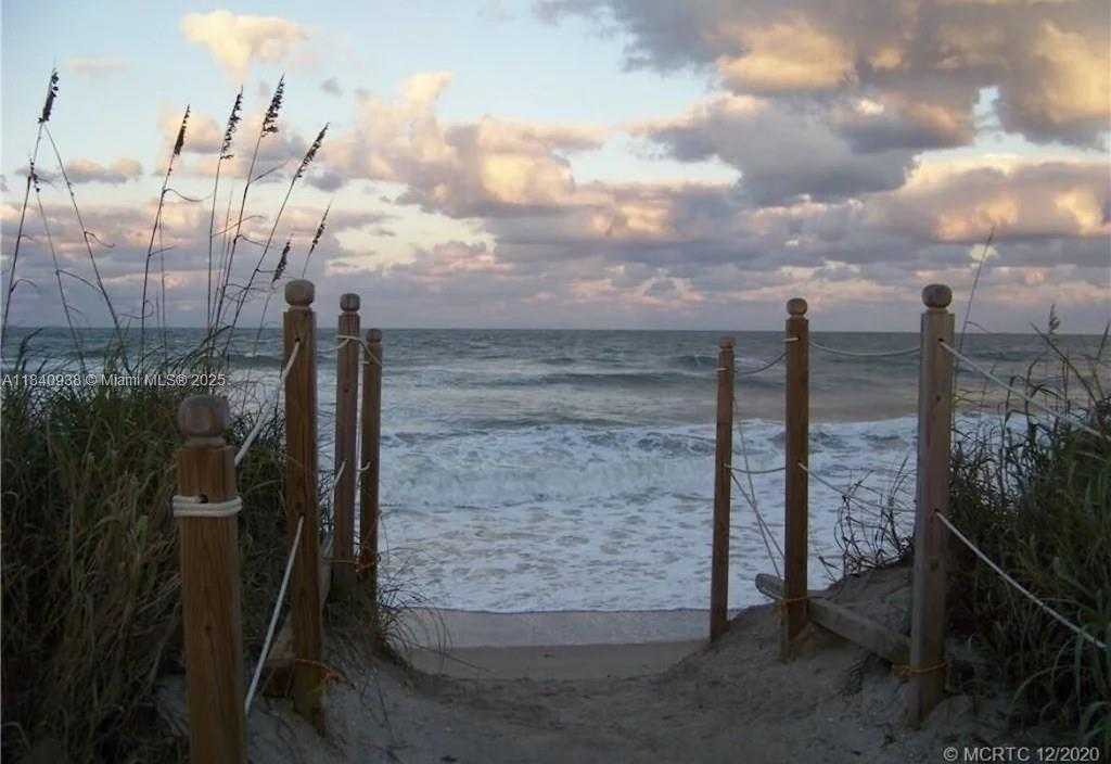 Small Image of 166 NETTLES BLVD, Jensen Beach Number 19