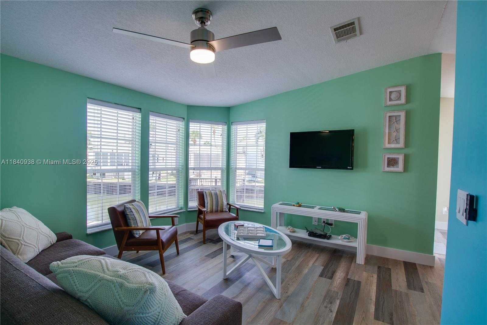 Small Image of 166 NETTLES BLVD, Jensen Beach Number 2