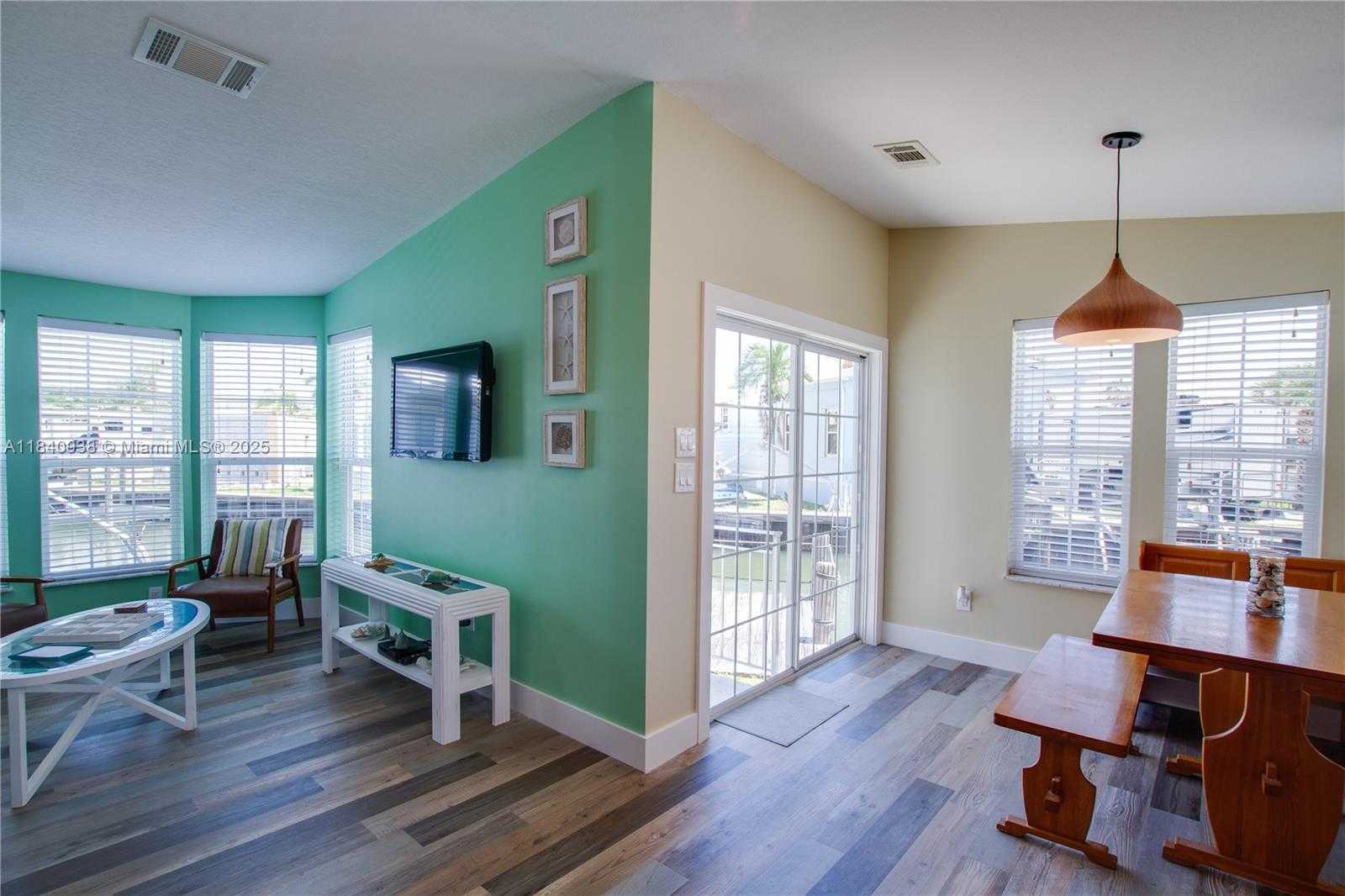Small Image of 166 NETTLES BLVD, Jensen Beach Number 4