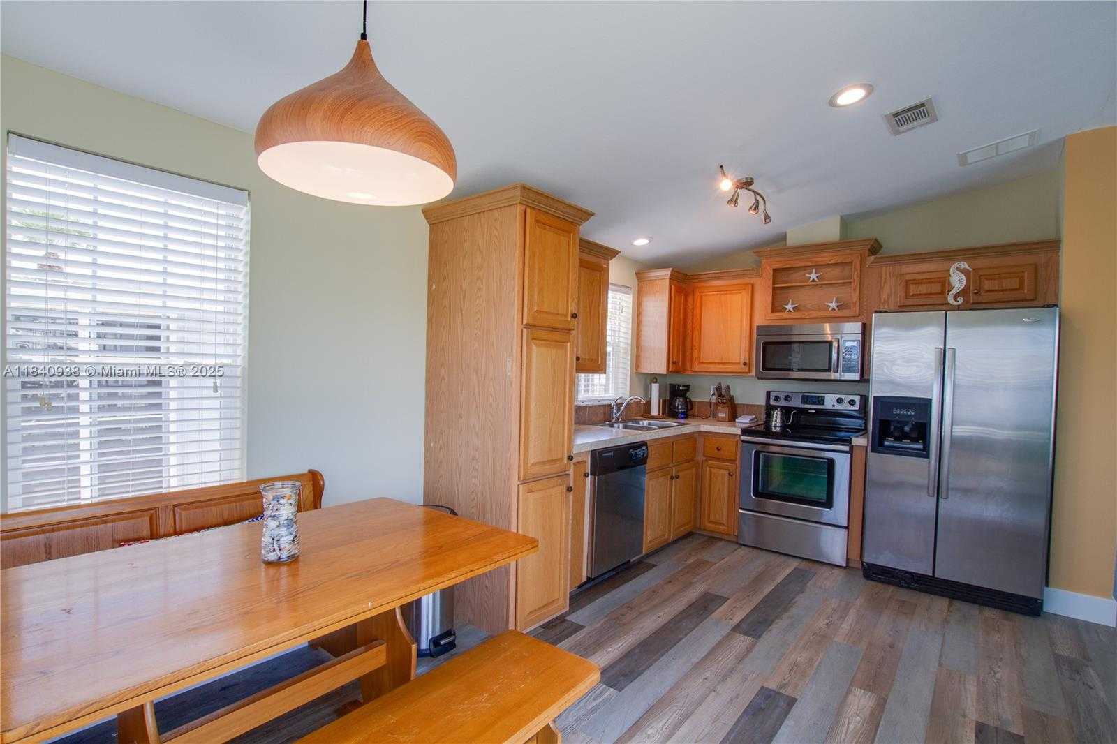 Small Image of 166 NETTLES BLVD, Jensen Beach Number 5