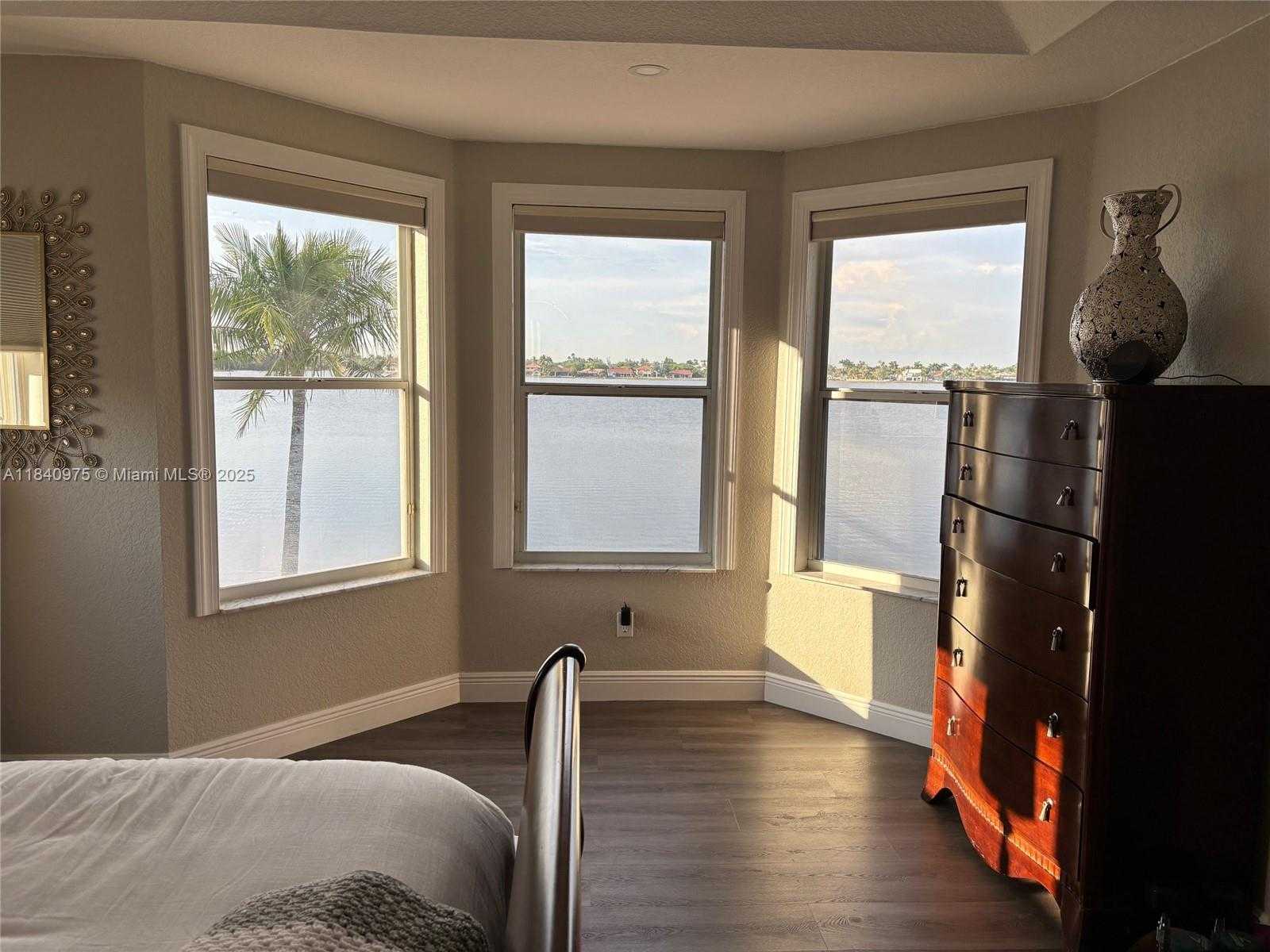 Small Image of 18265 NORTH WEST 12TH ST, Pembroke Pines Number 10