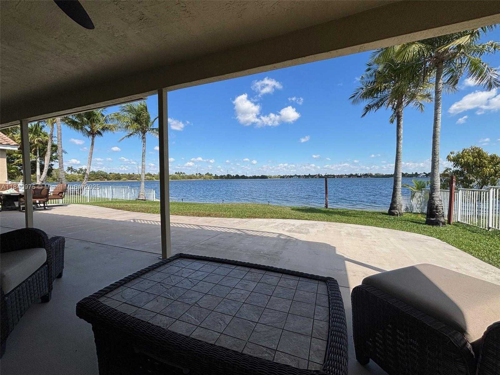 Small Image of 18265 NORTH WEST 12TH ST, Pembroke Pines Number 17