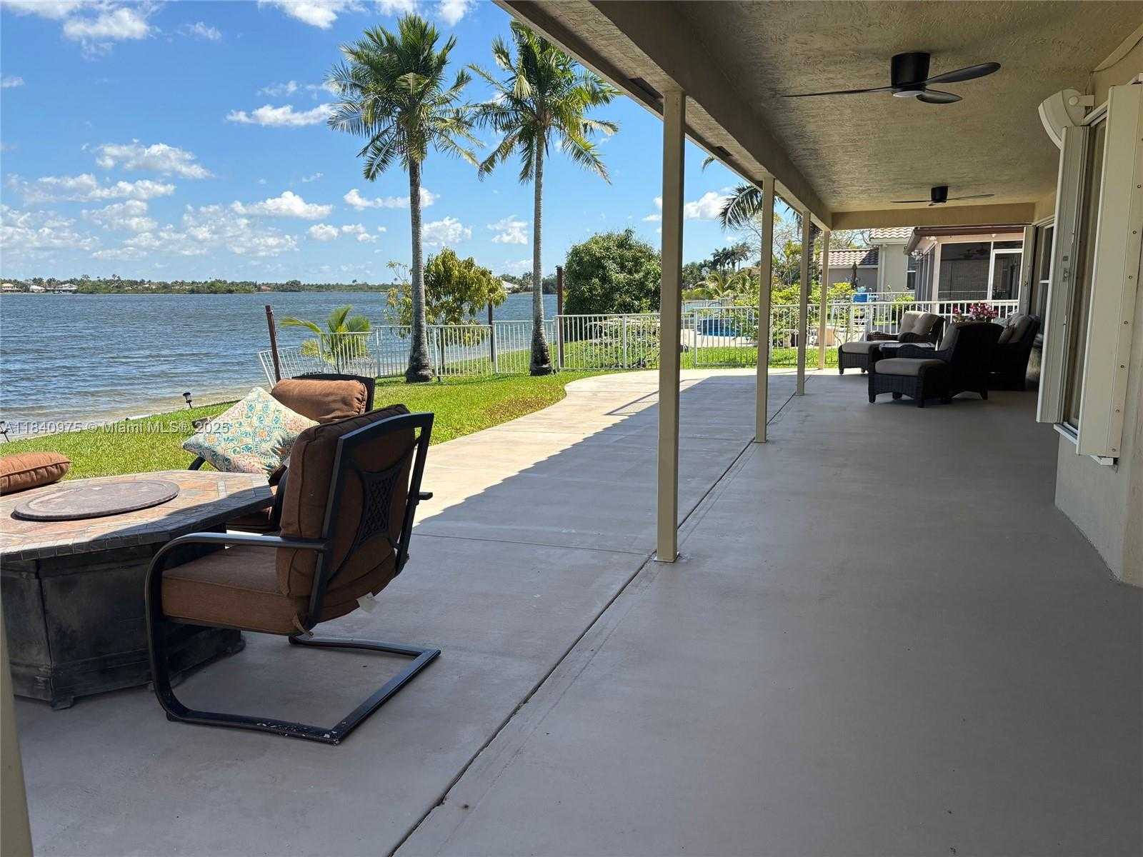 Small Image of 18265 NORTH WEST 12TH ST, Pembroke Pines Number 19