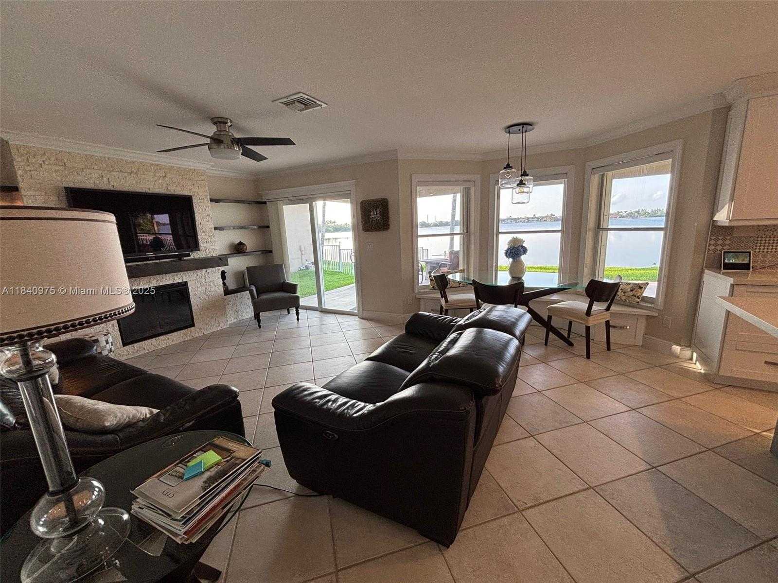 Small Image of 18265 NORTH WEST 12TH ST, Pembroke Pines Number 38