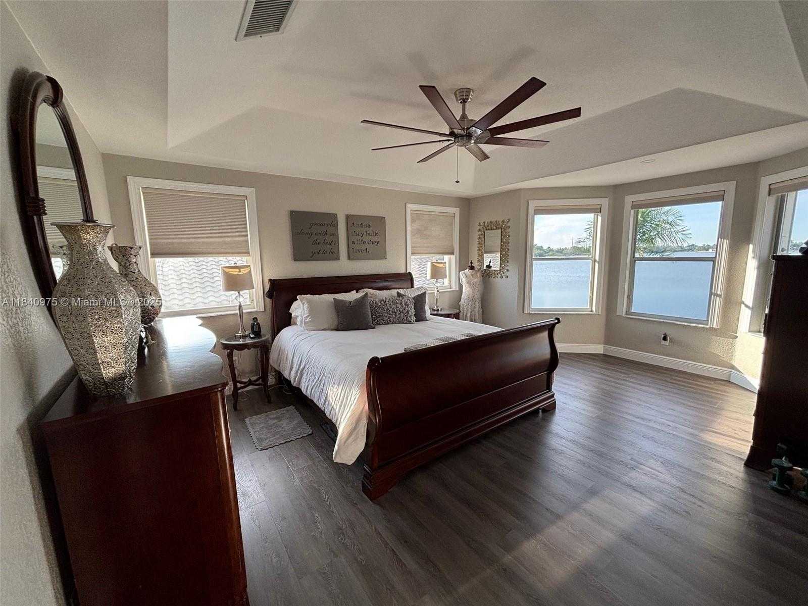 Small Image of 18265 NORTH WEST 12TH ST, Pembroke Pines Number 7
