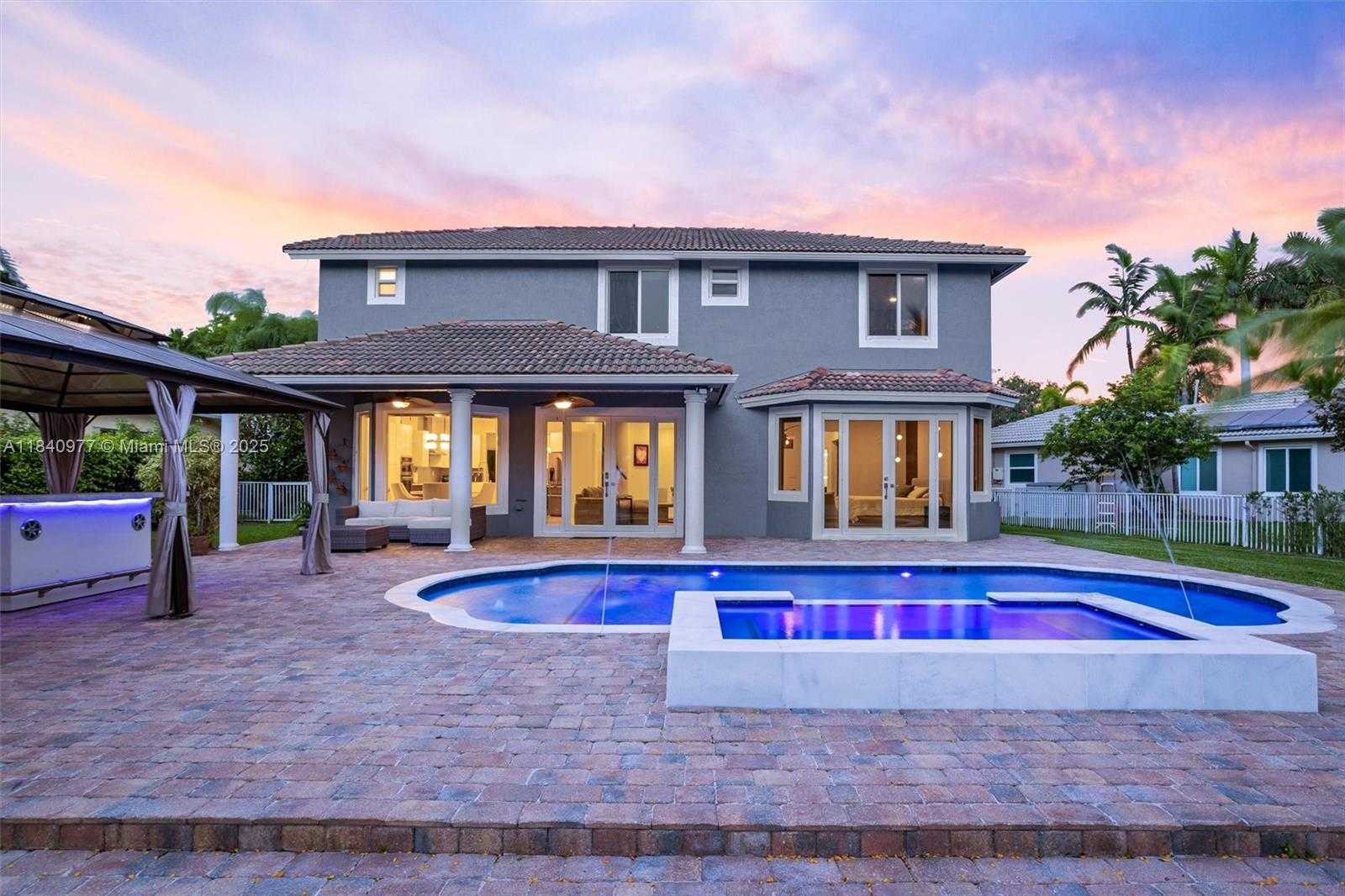 Small Image of 1885 NORTH WEST 139TH TER, Pembroke Pines Number 3