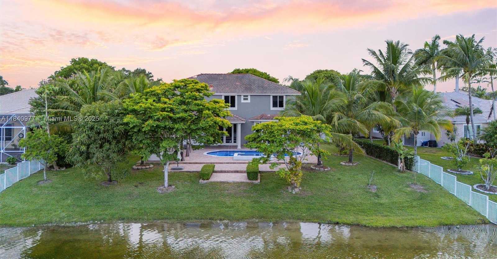 Small Image of 1885 NORTH WEST 139TH TER, Pembroke Pines Number 41