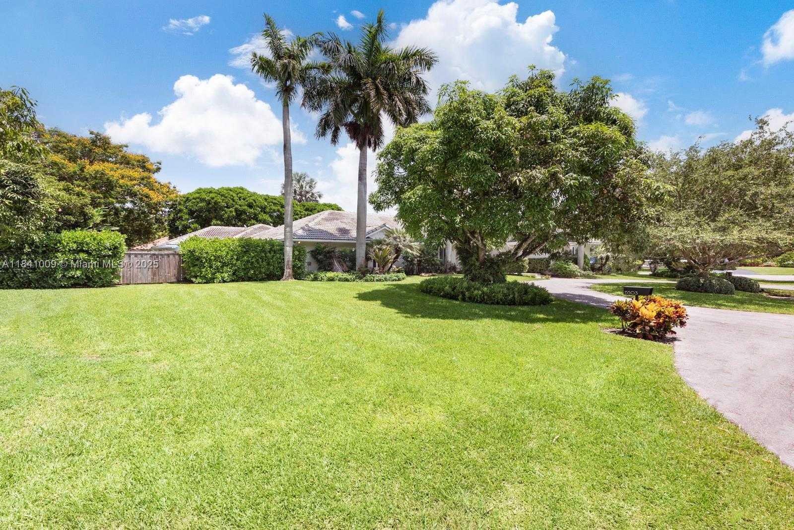 Small Image of 15503 SOUTH WEST 74TH PL, Palmetto Bay Number 2