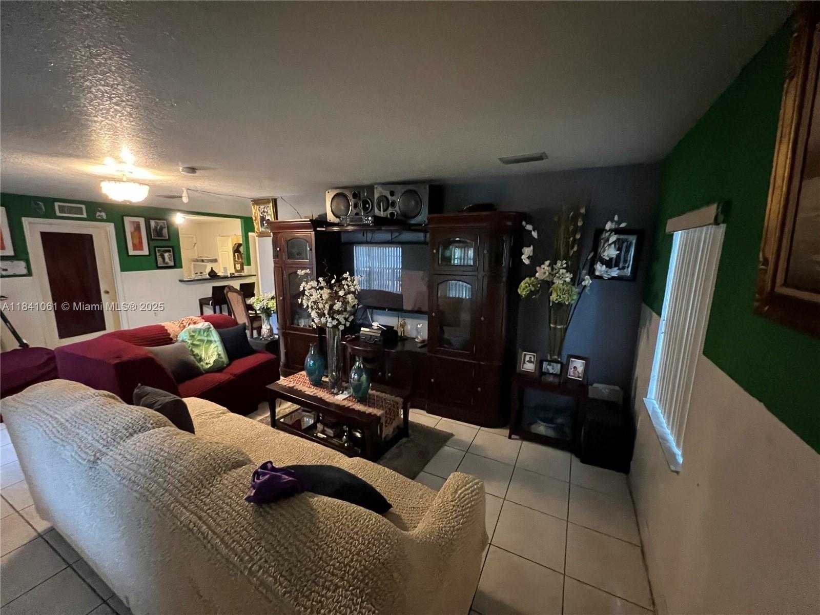 Small Image of 2241 NORTH WEST 170TH ST, Miami Gardens Number 2