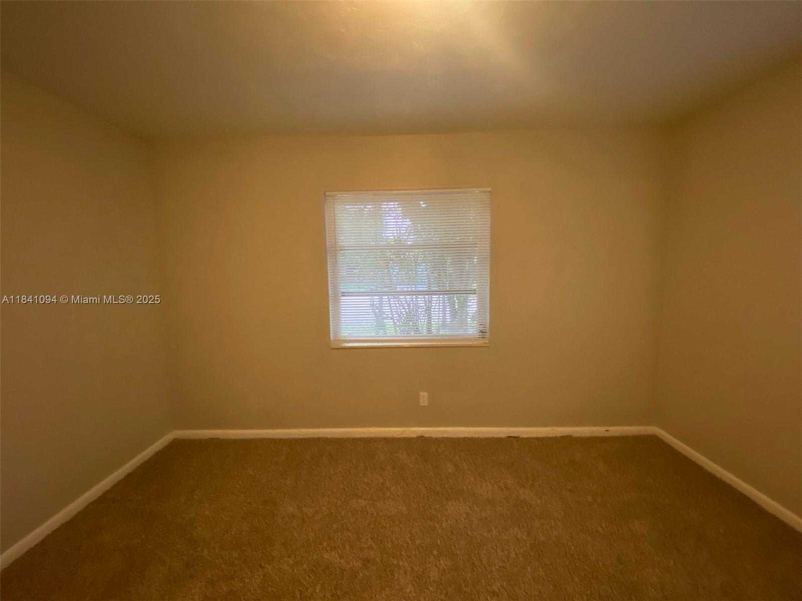 Small Image of 128 SOUTH WEST 7TH TER, Hallandale Beach Number 12