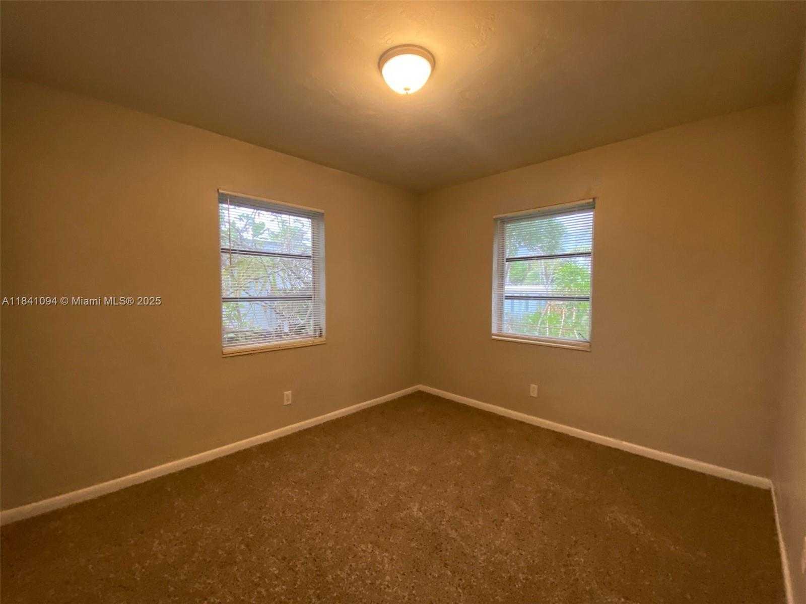 Small Image of 128 SOUTH WEST 7TH TER, Hallandale Beach Number 14