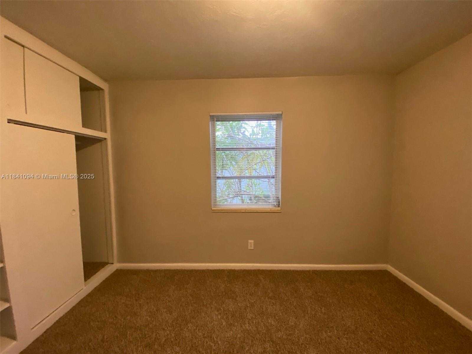 Small Image of 128 SOUTH WEST 7TH TER, Hallandale Beach Number 16