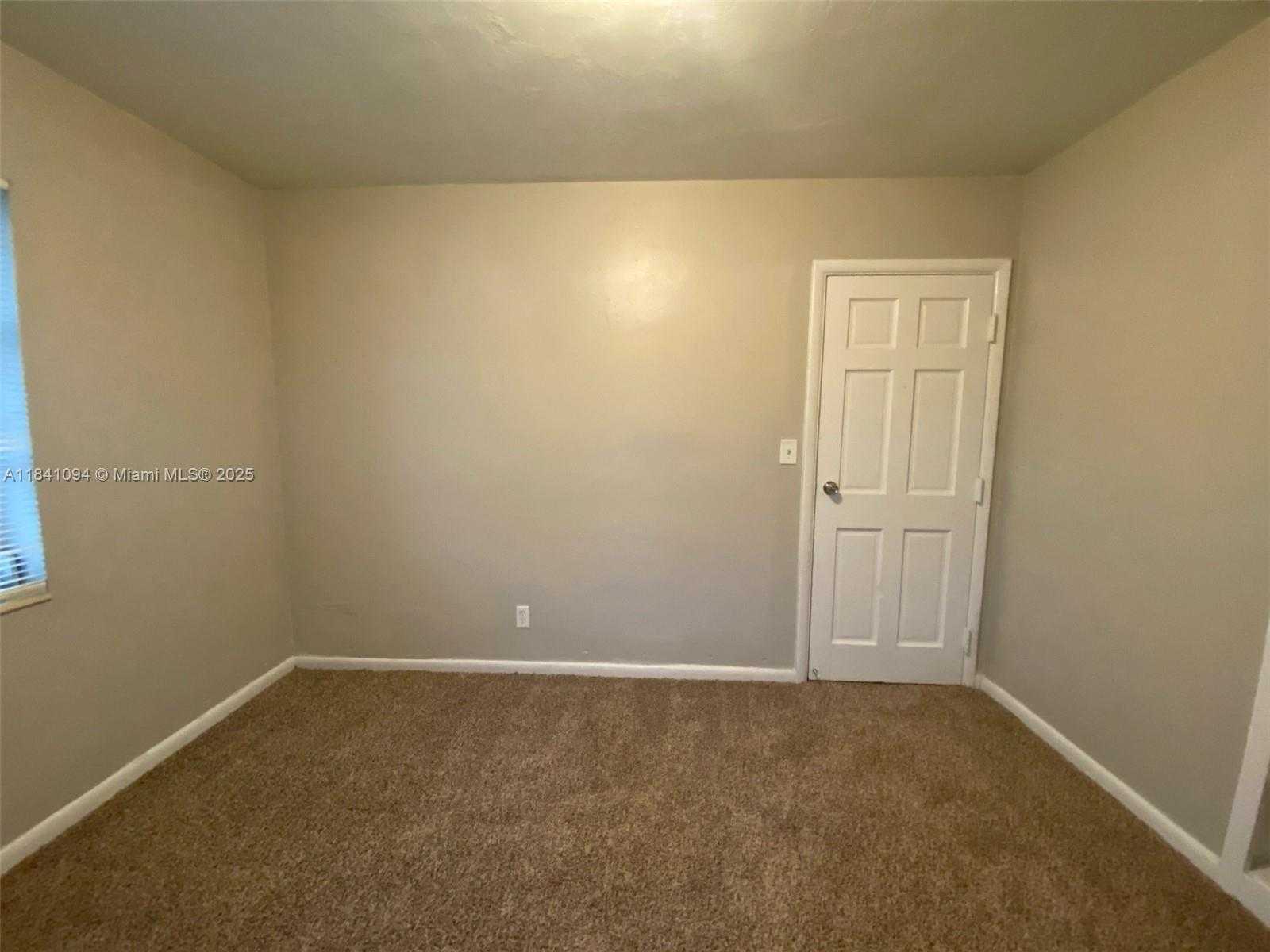 Small Image of 128 SOUTH WEST 7TH TER, Hallandale Beach Number 17