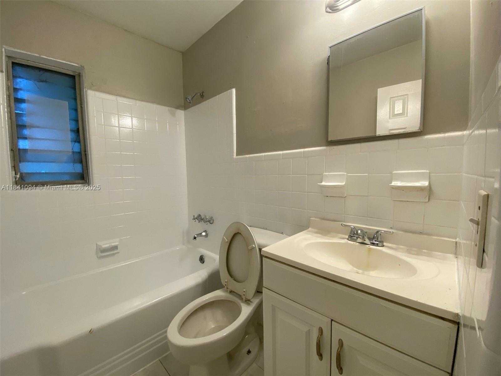 Small Image of 128 SOUTH WEST 7TH TER, Hallandale Beach Number 18