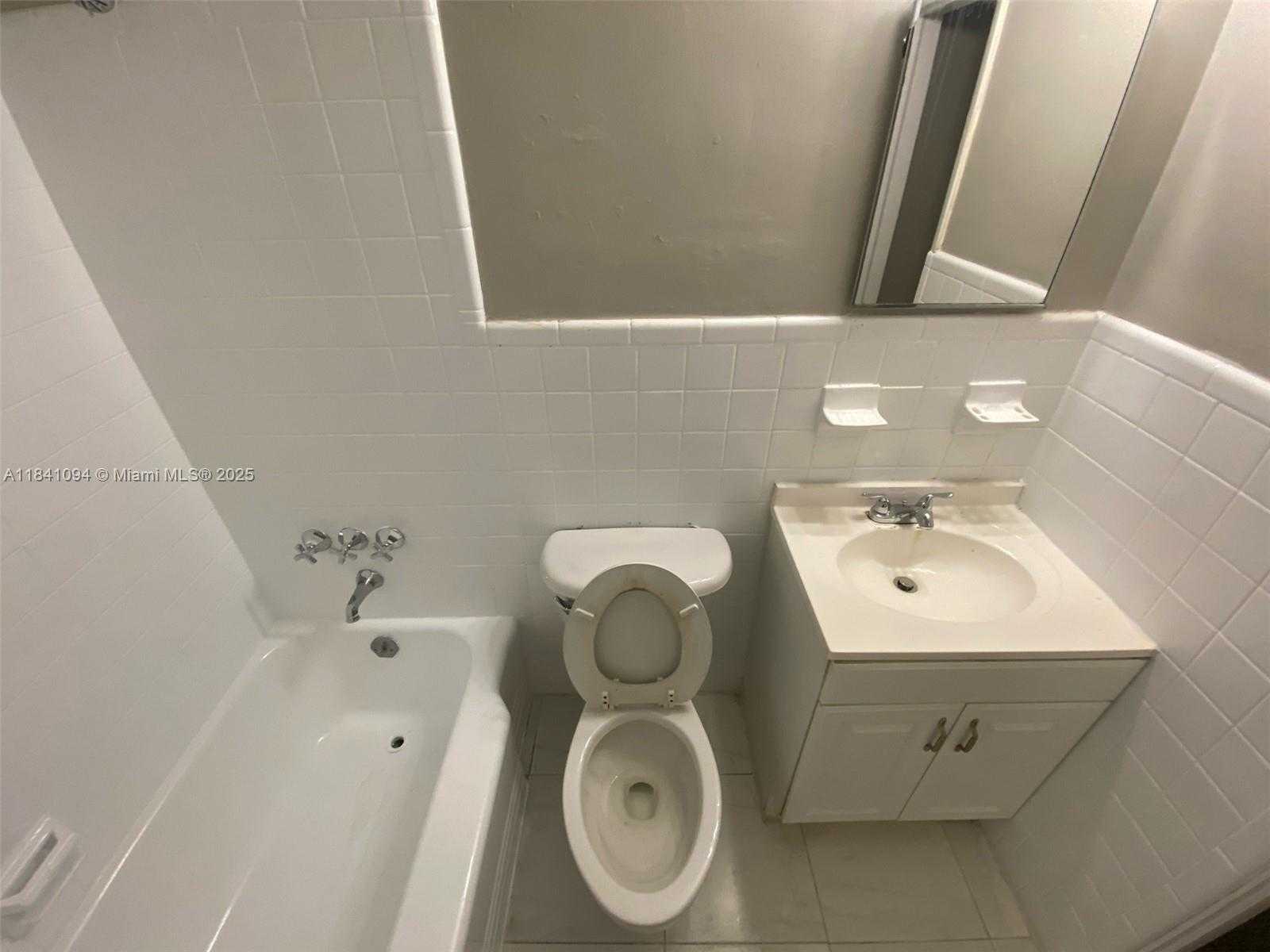 Small Image of 128 SOUTH WEST 7TH TER, Hallandale Beach Number 19