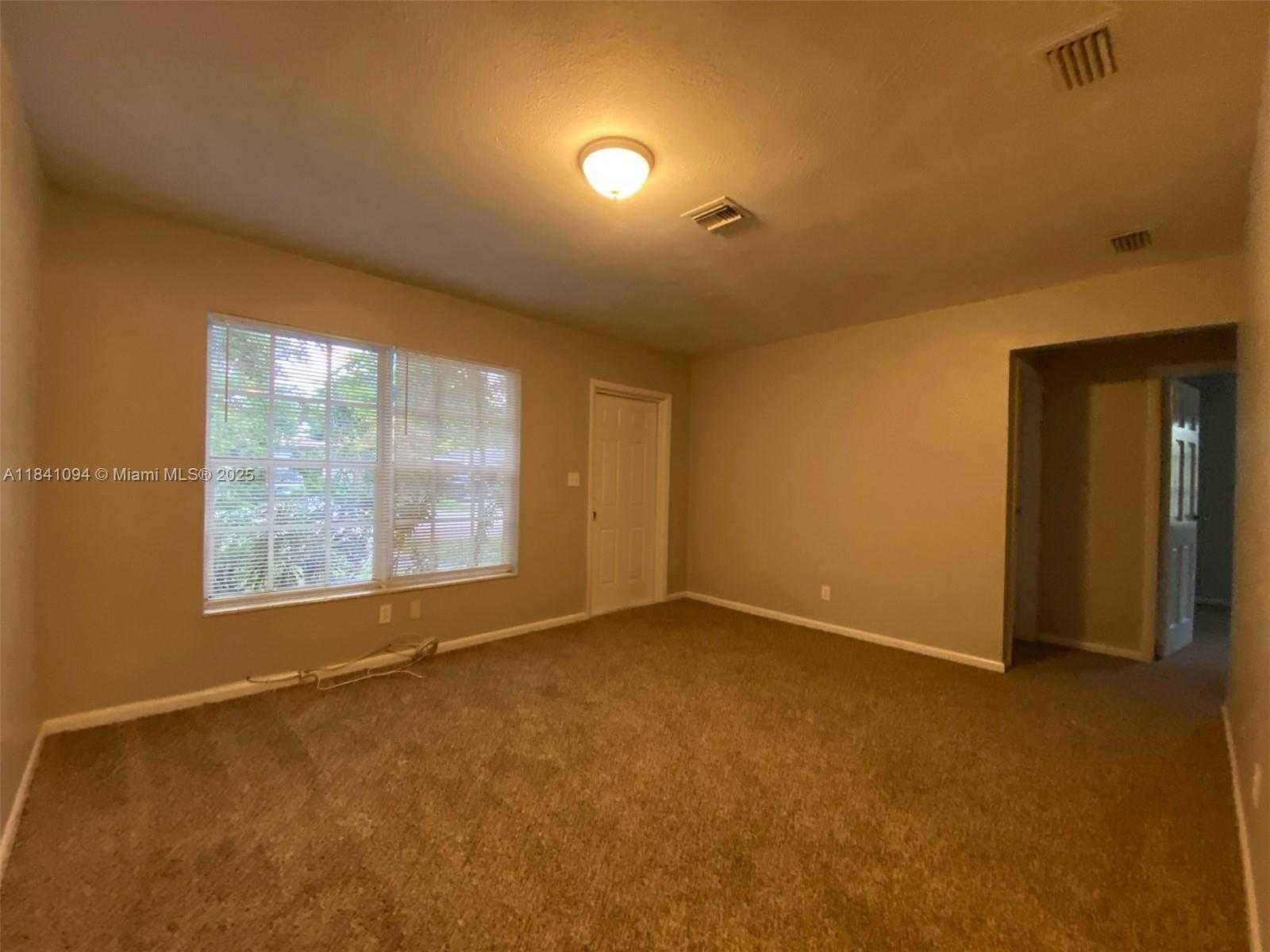 Small Image of 128 SOUTH WEST 7TH TER, Hallandale Beach Number 2