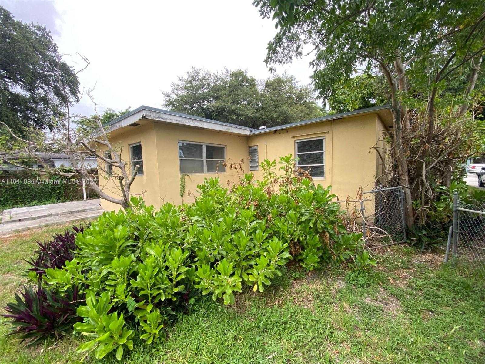 Small Image of 128 SOUTH WEST 7TH TER, Hallandale Beach Number 22